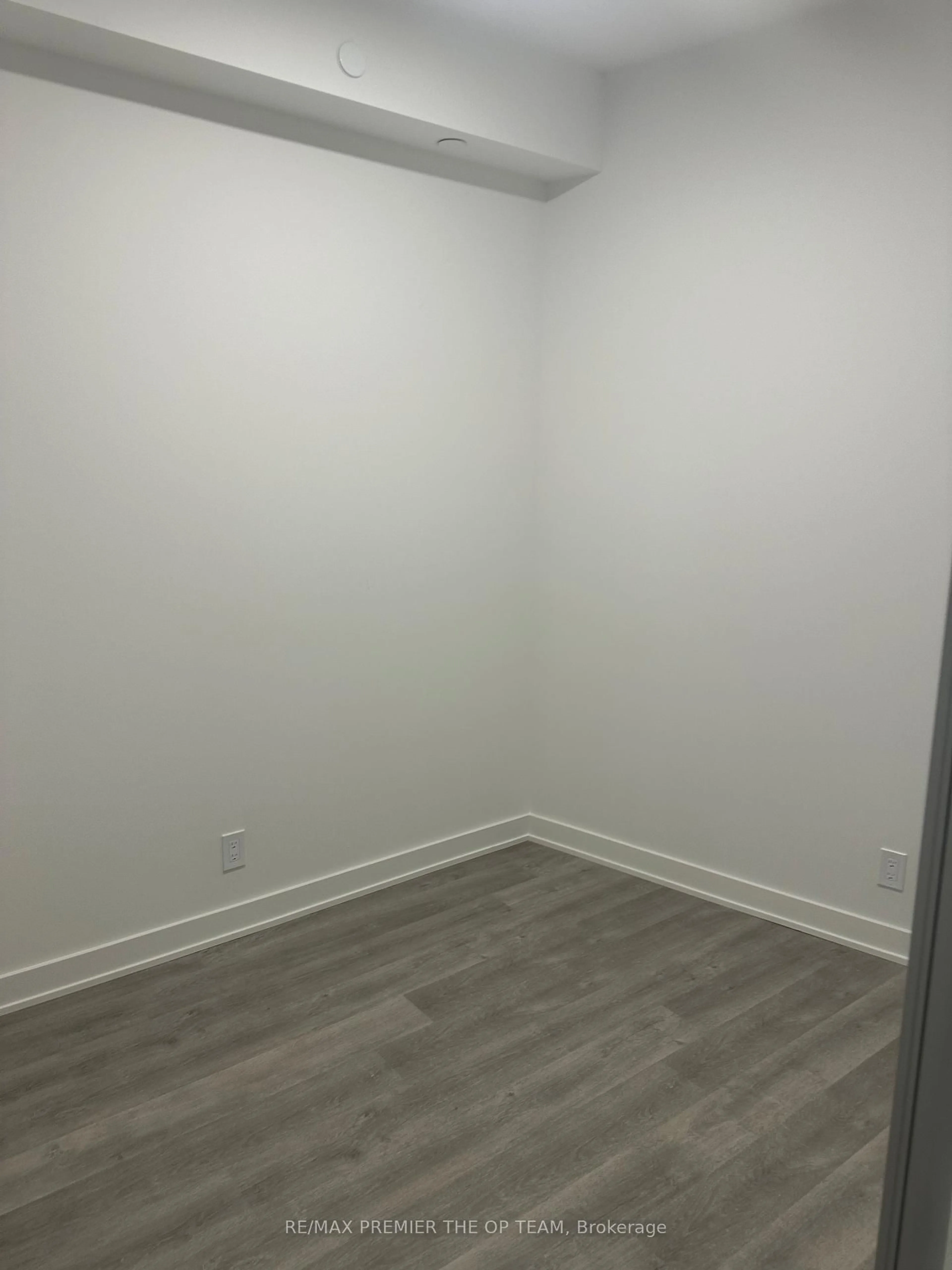 A pic of a room for 30 Upper Mall Way #403, Vaughan Ontario L4J 0L7