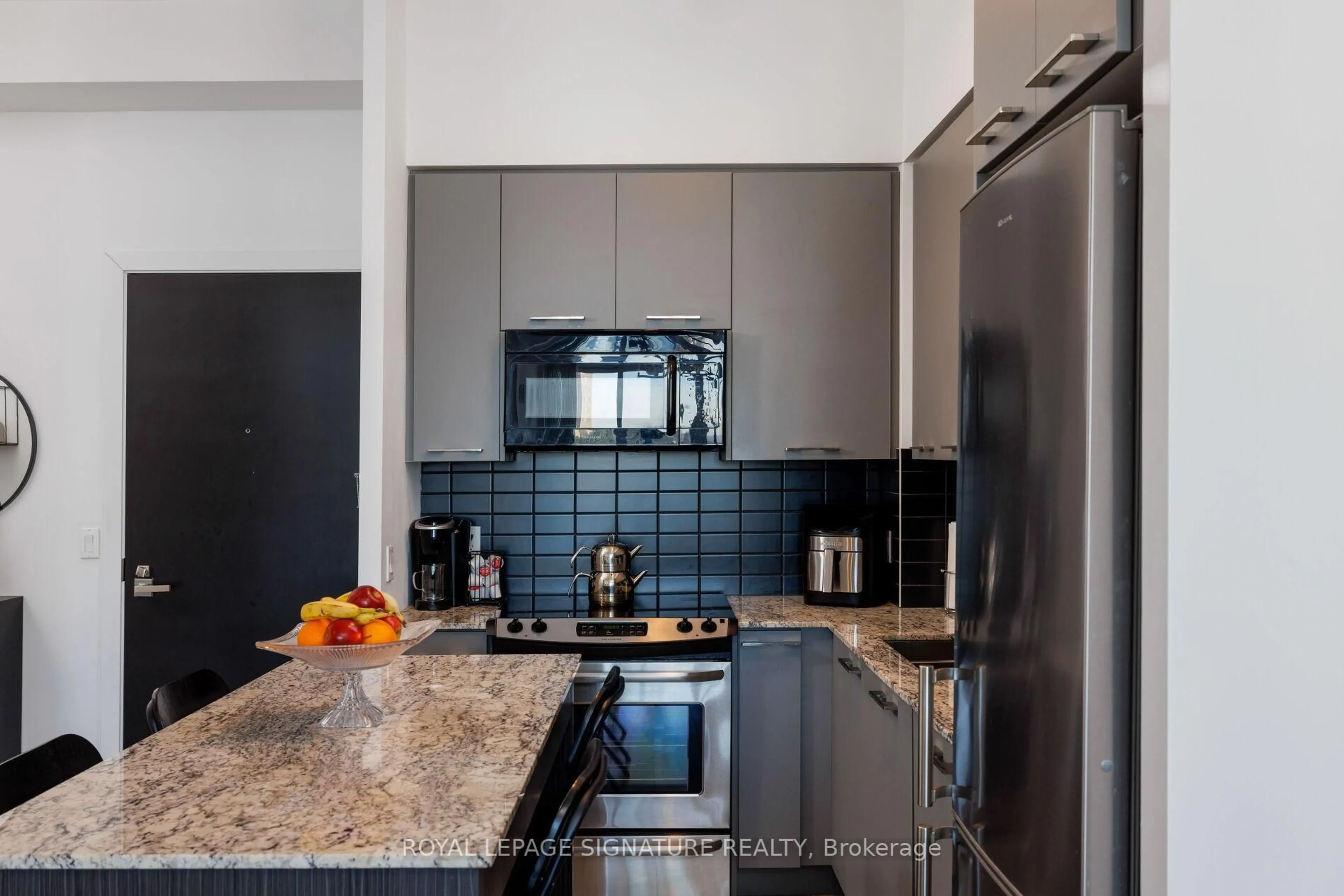 Standard kitchen, unknown for 9471 Yonge St #332, Richmond Hill Ontario L4C 0Z5