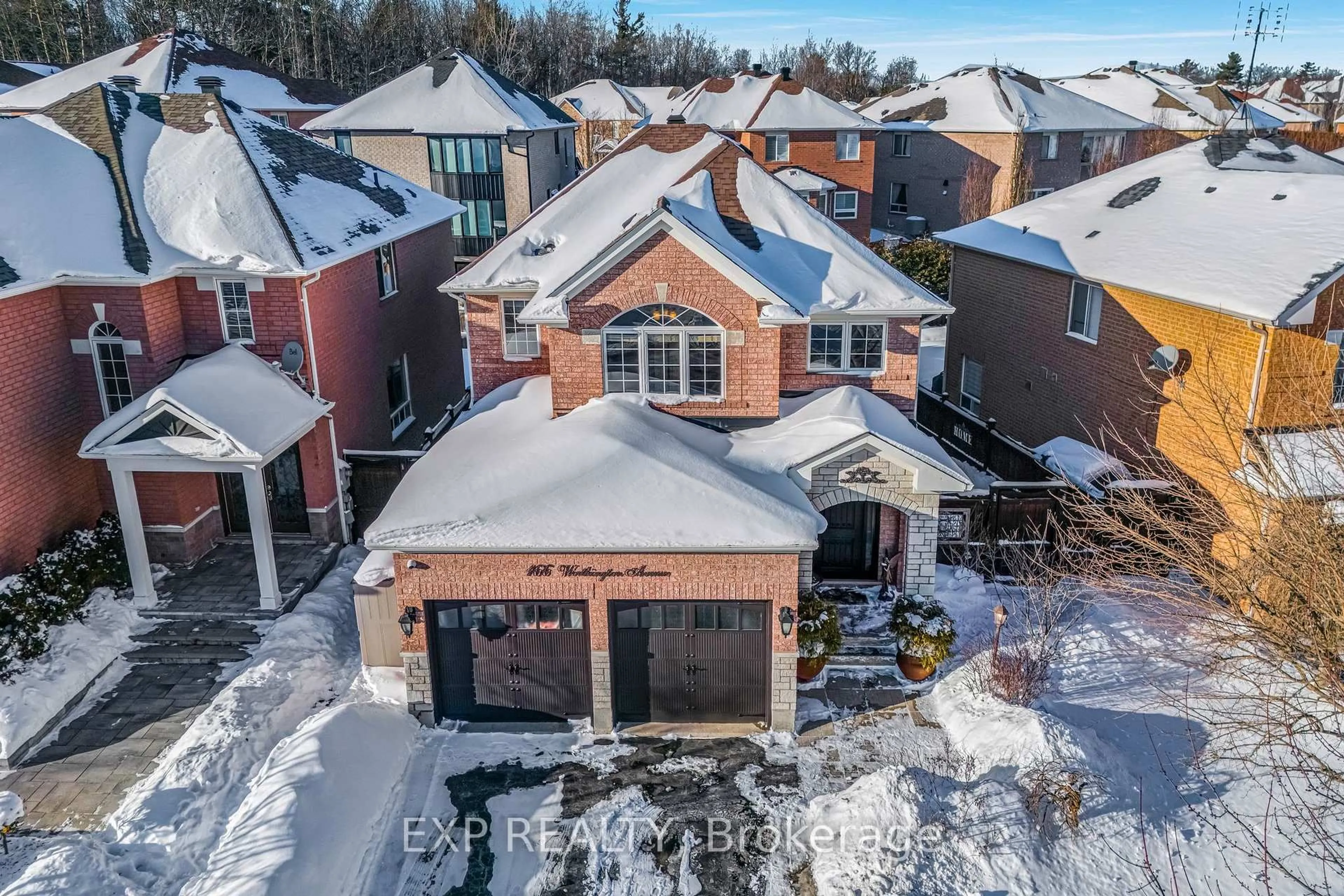 A pic from outside/outdoor area/front of a property/back of a property/a pic from drone, unknown for 166 Worthington Ave, Richmond Hill Ontario L4E 4N7