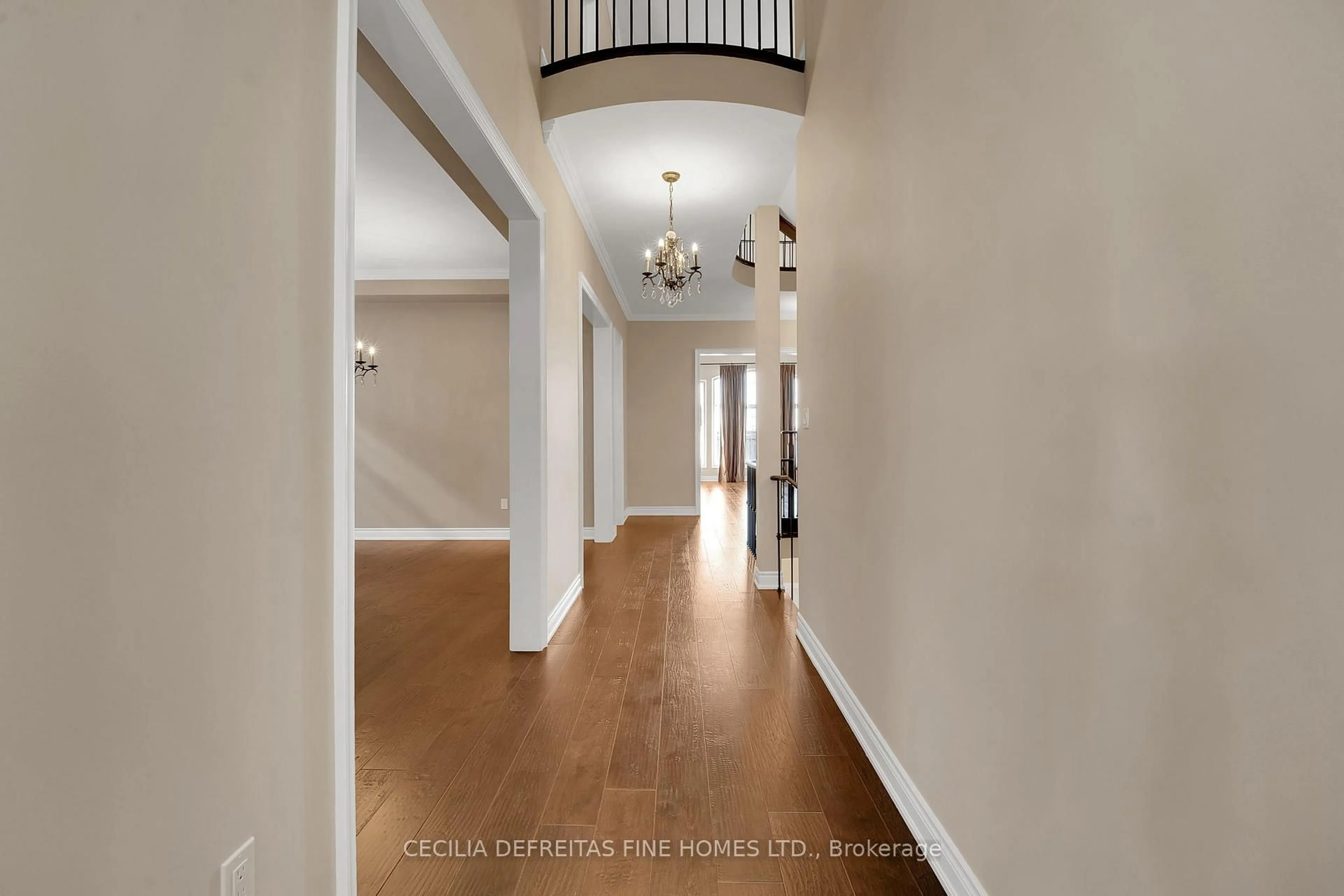 Indoor foyer for 31 Munsie Dr, King Ontario L7B 0N8