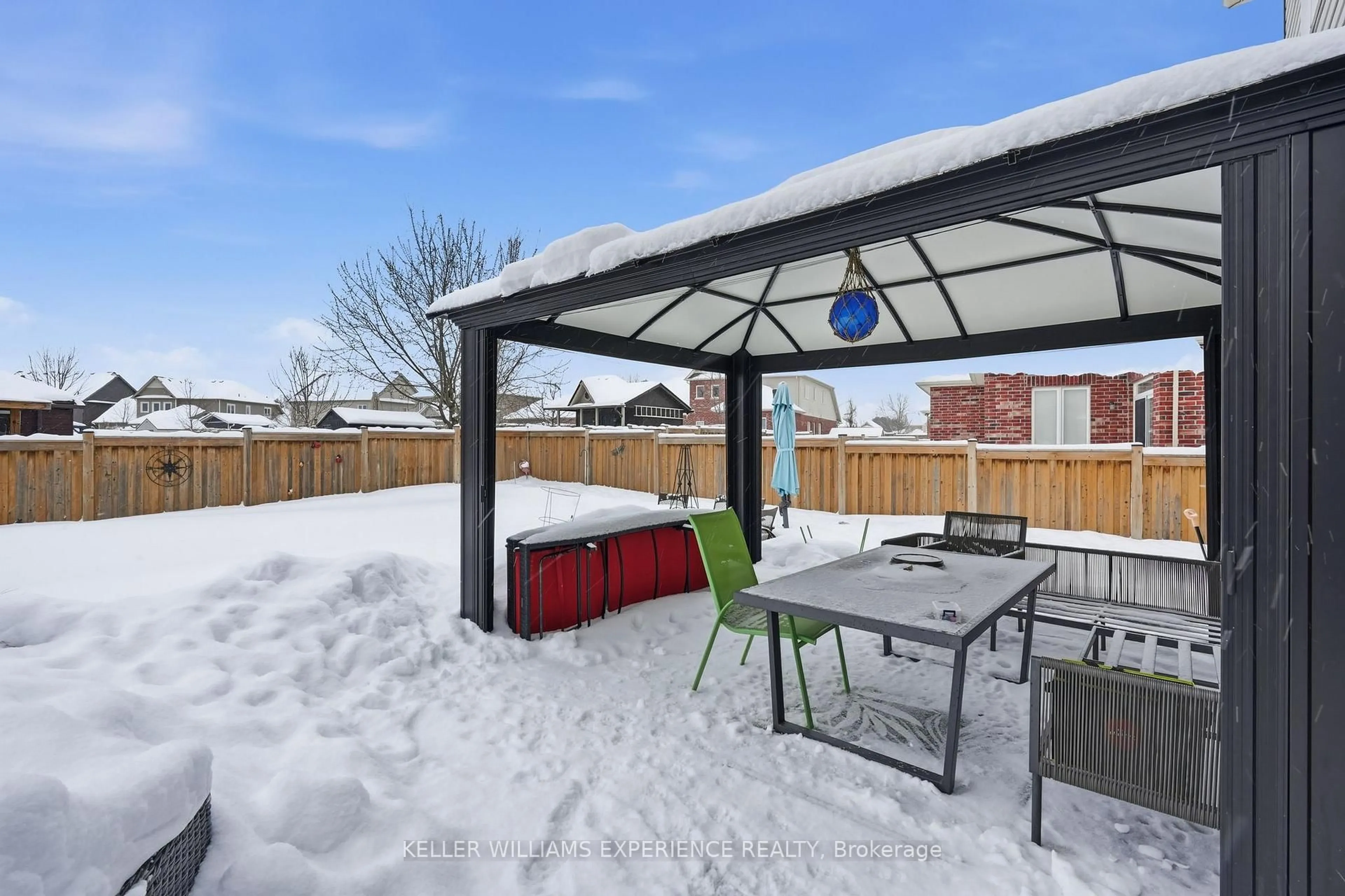 Patio, street for 47 Mount Cres, Essa Ontario L0M 1B5