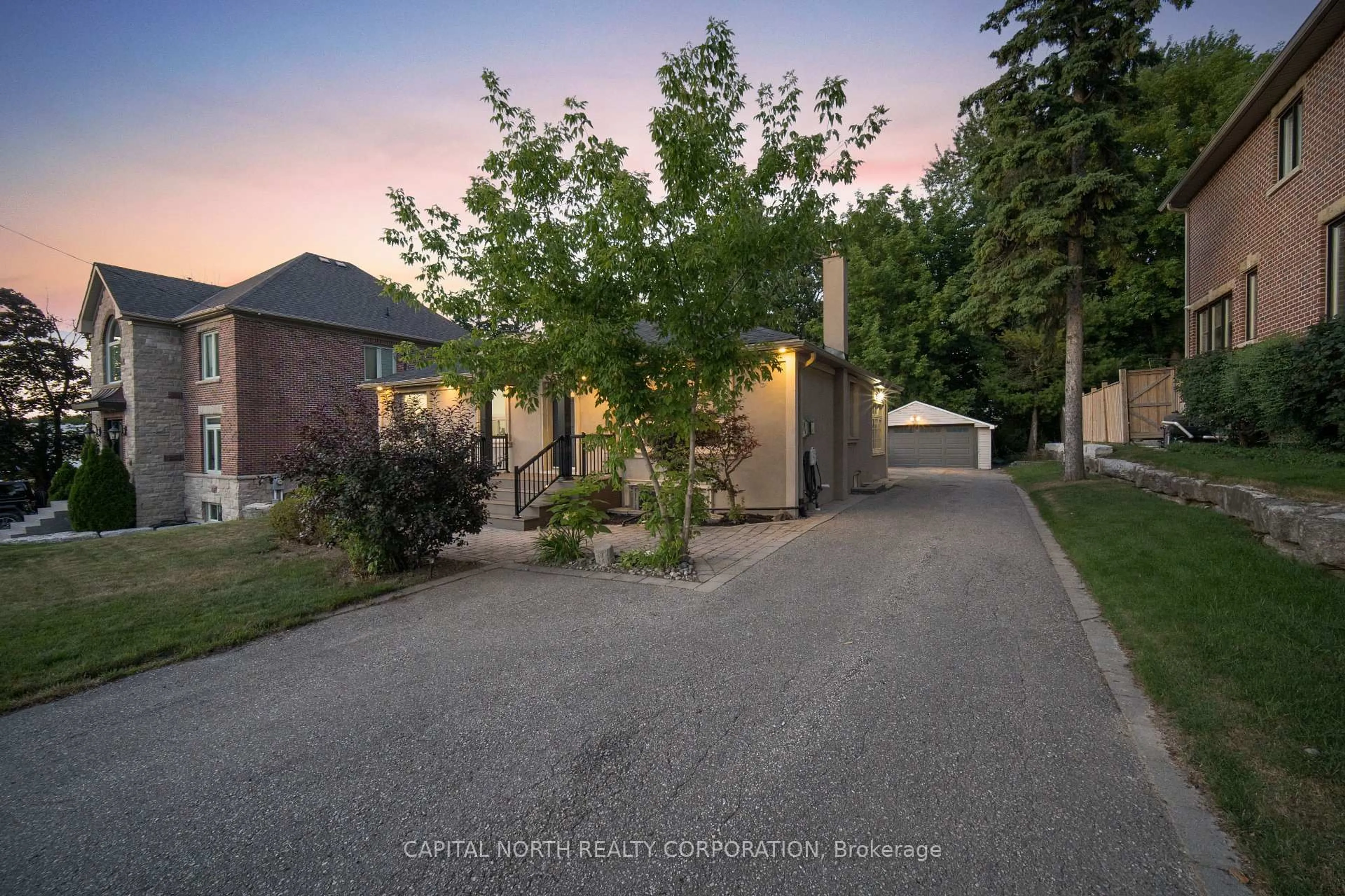 A pic from outside/outdoor area/front of a property/back of a property/a pic from drone, street for 89 Hambly Ave, King Ontario L7B 1J1