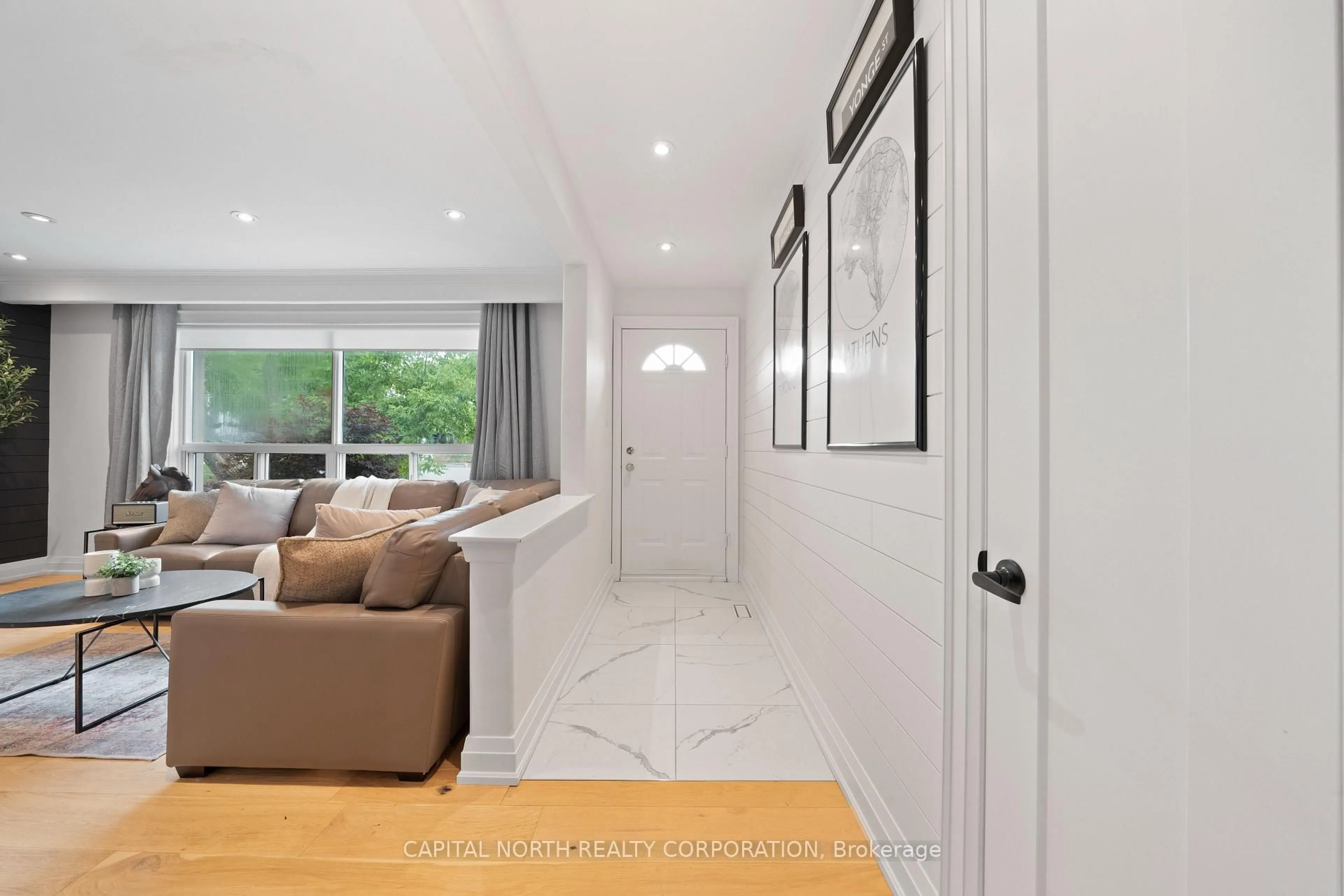 Indoor entryway for 89 Hambly Ave, King Ontario L7B 1J1