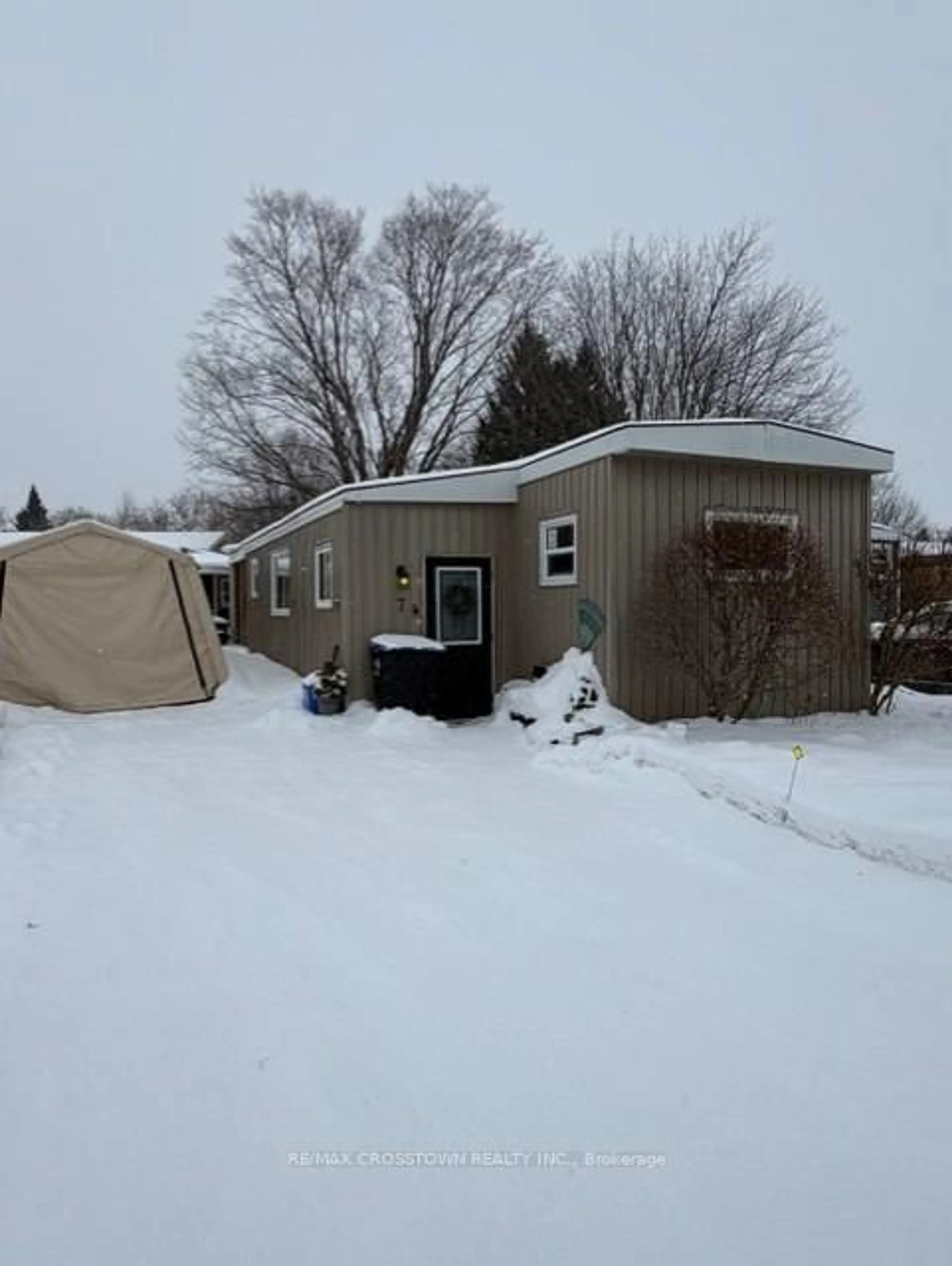Shed for 7 Royal Oak Dr, Innisfil Ontario L0L 1L0