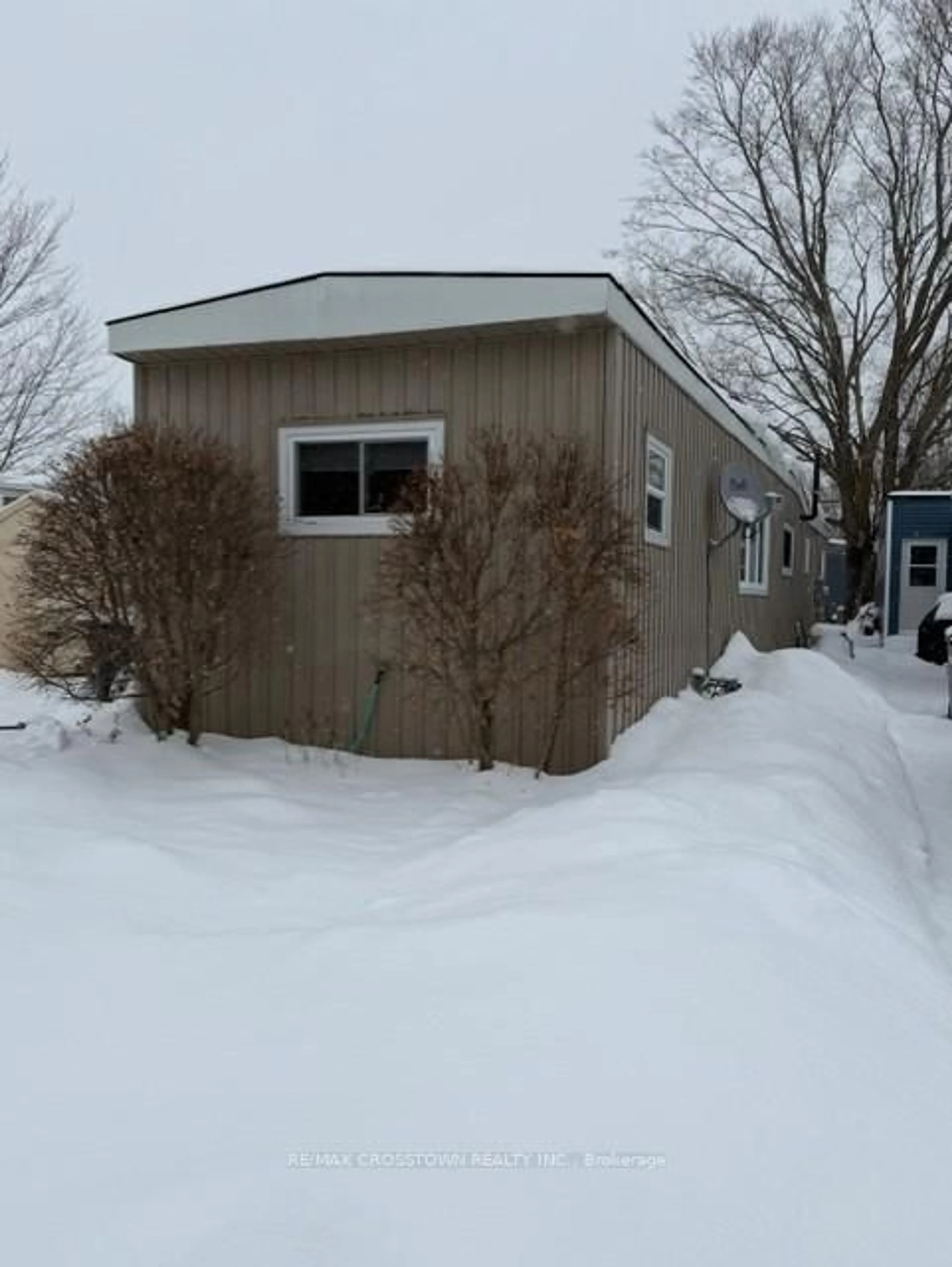 Shed for 7 Royal Oak Dr, Innisfil Ontario L0L 1L0