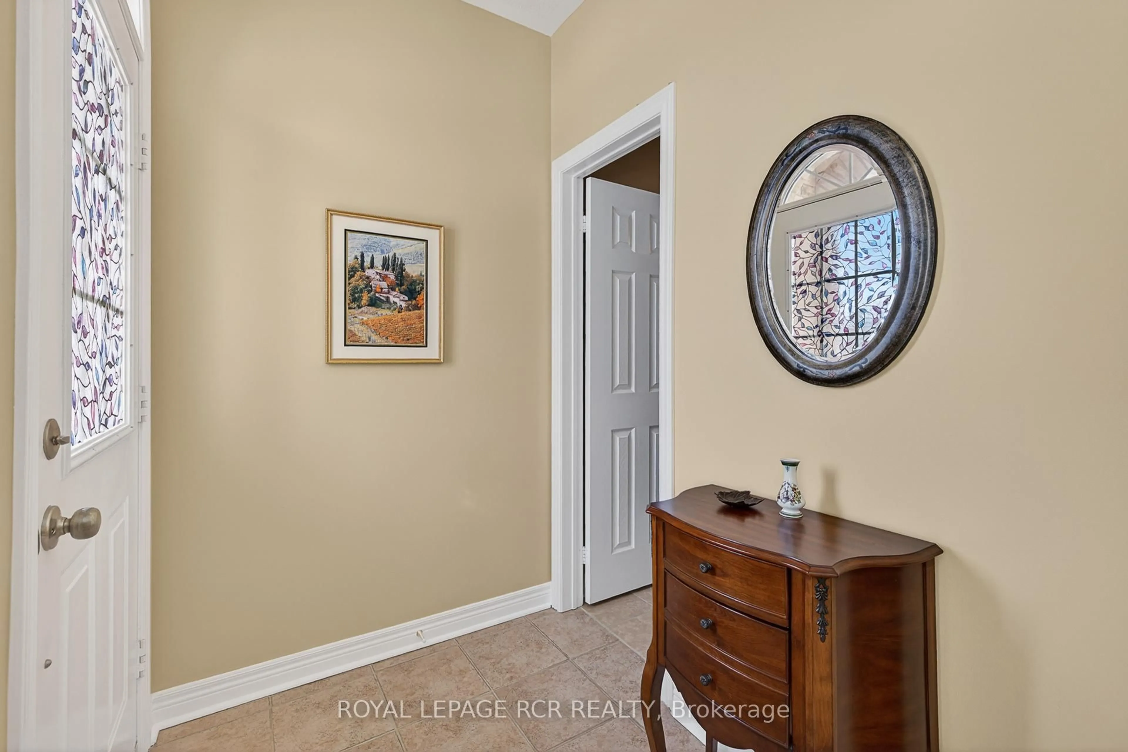 Indoor entryway for 118 Riverlands Ave, Markham Ontario L6B 1B6