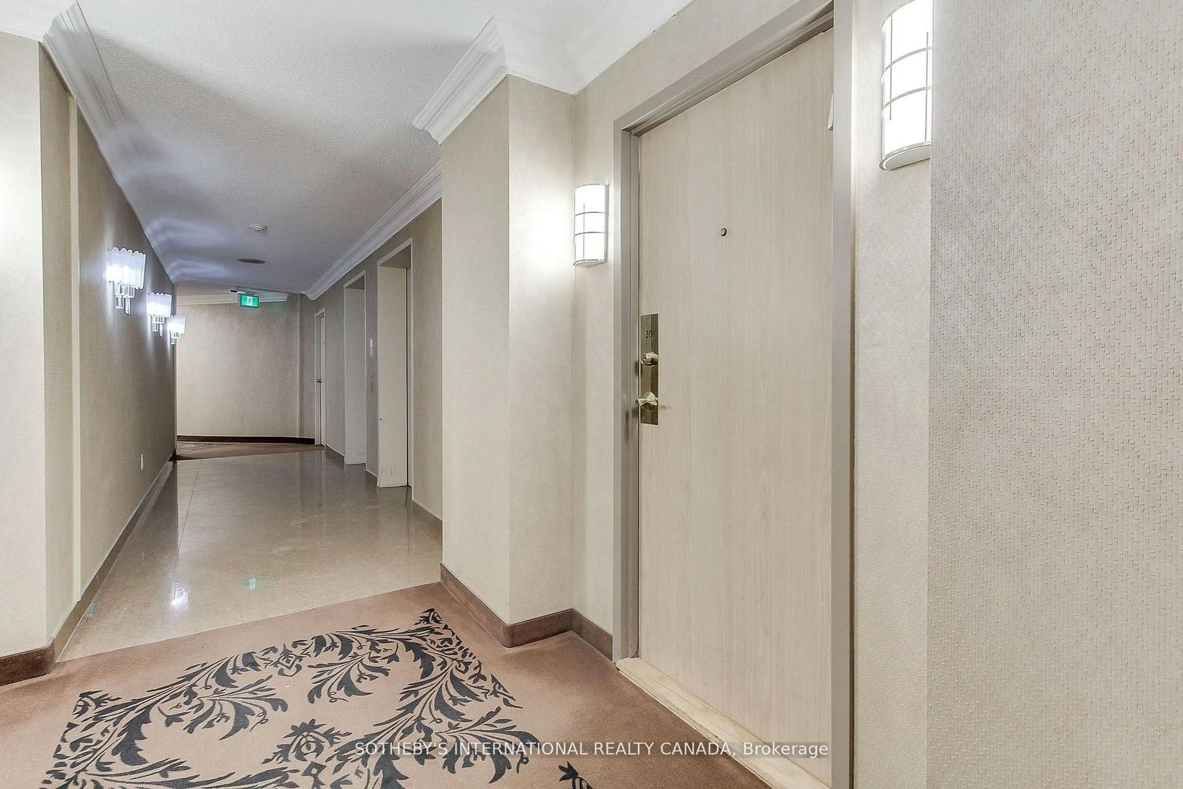 Indoor foyer for 40 Harding Blvd #301, Richmond Hill Ontario L4C 9S5