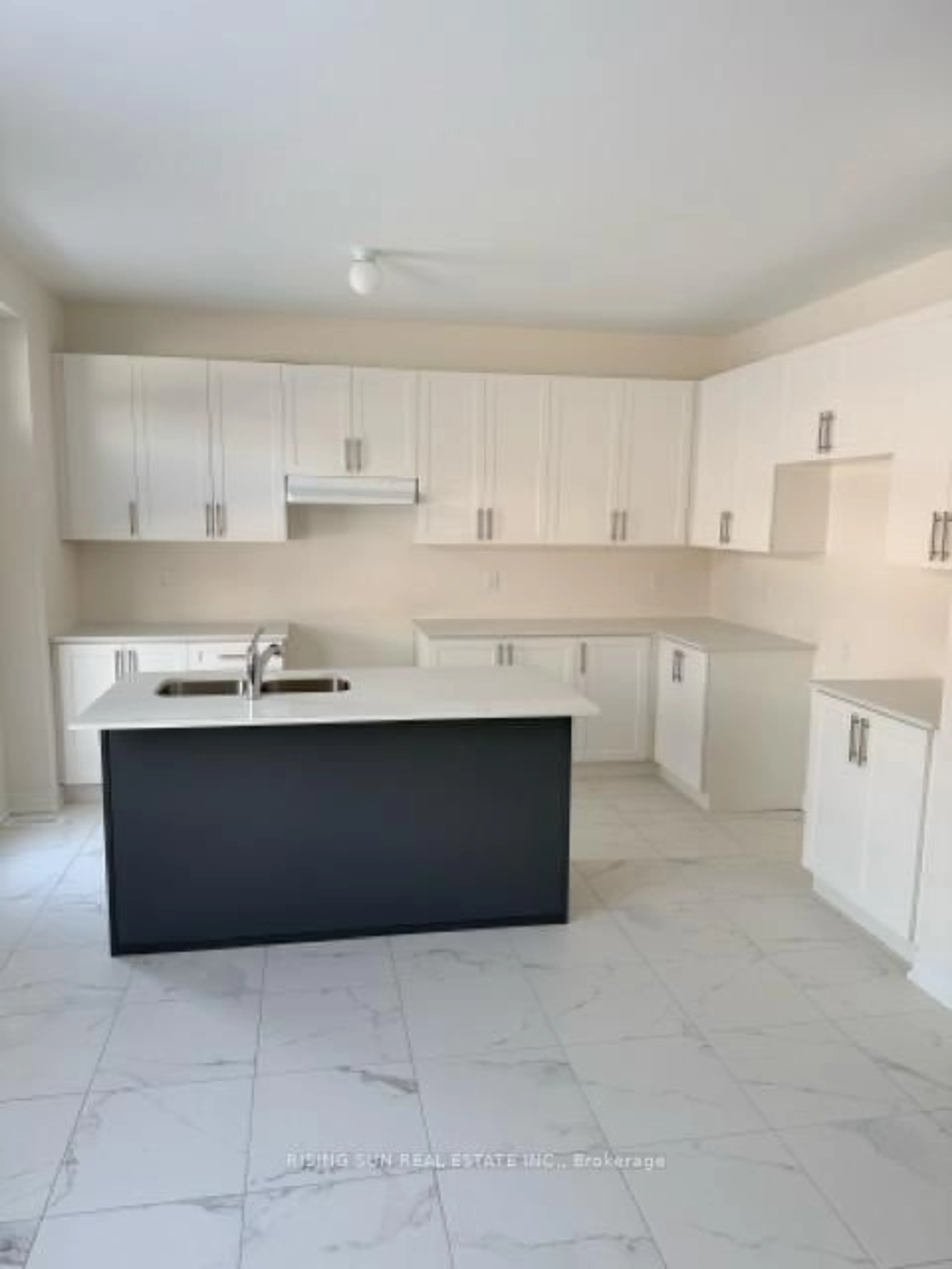 Standard kitchen, unknown for 1485 Davis Loop, Innisfil Ontario L0L 1W0