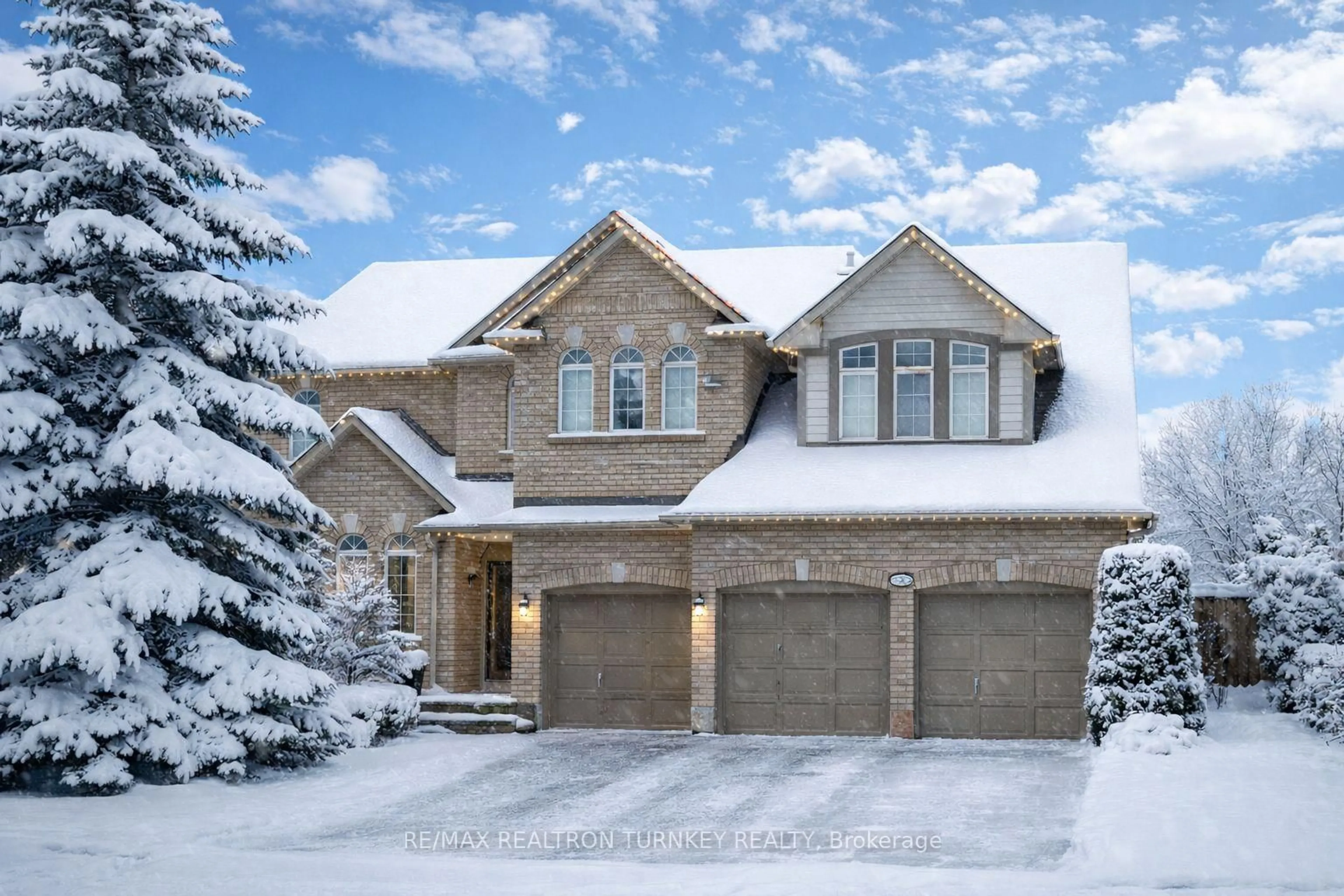 Home with brick exterior material, street for 668 Foxcroft Blvd, Newmarket Ontario L3X 1N3