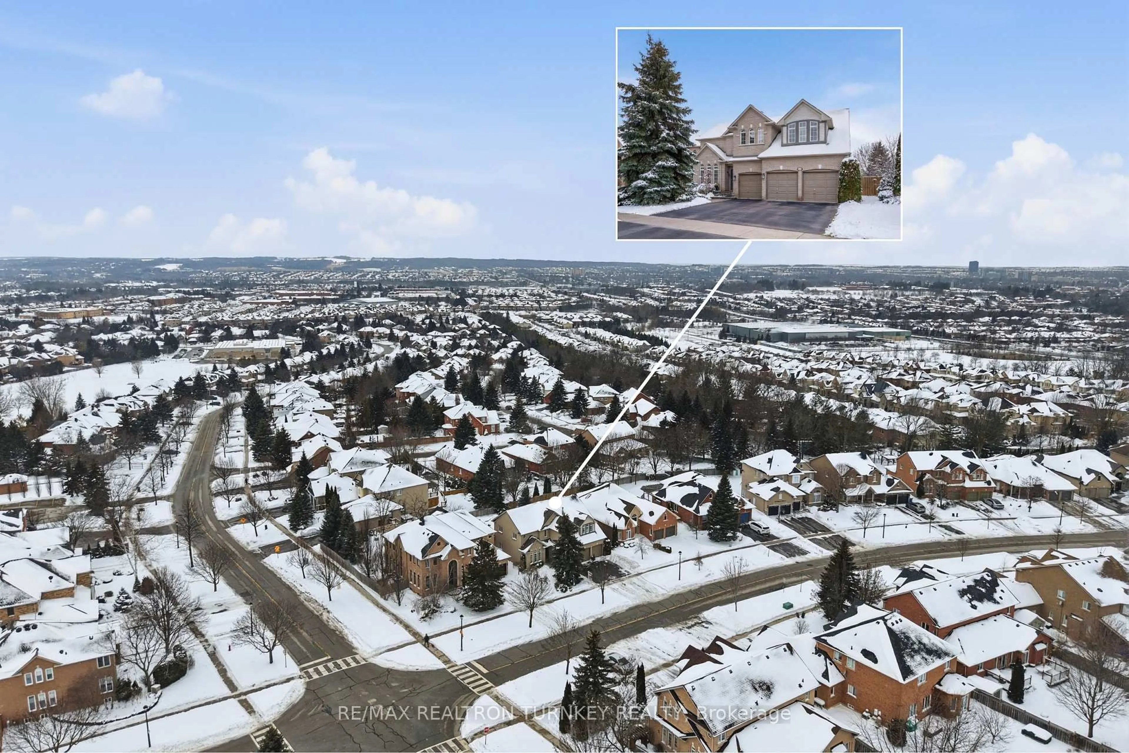 A pic from outside/outdoor area/front of a property/back of a property/a pic from drone, mountain view for 668 Foxcroft Blvd, Newmarket Ontario L3X 1N3