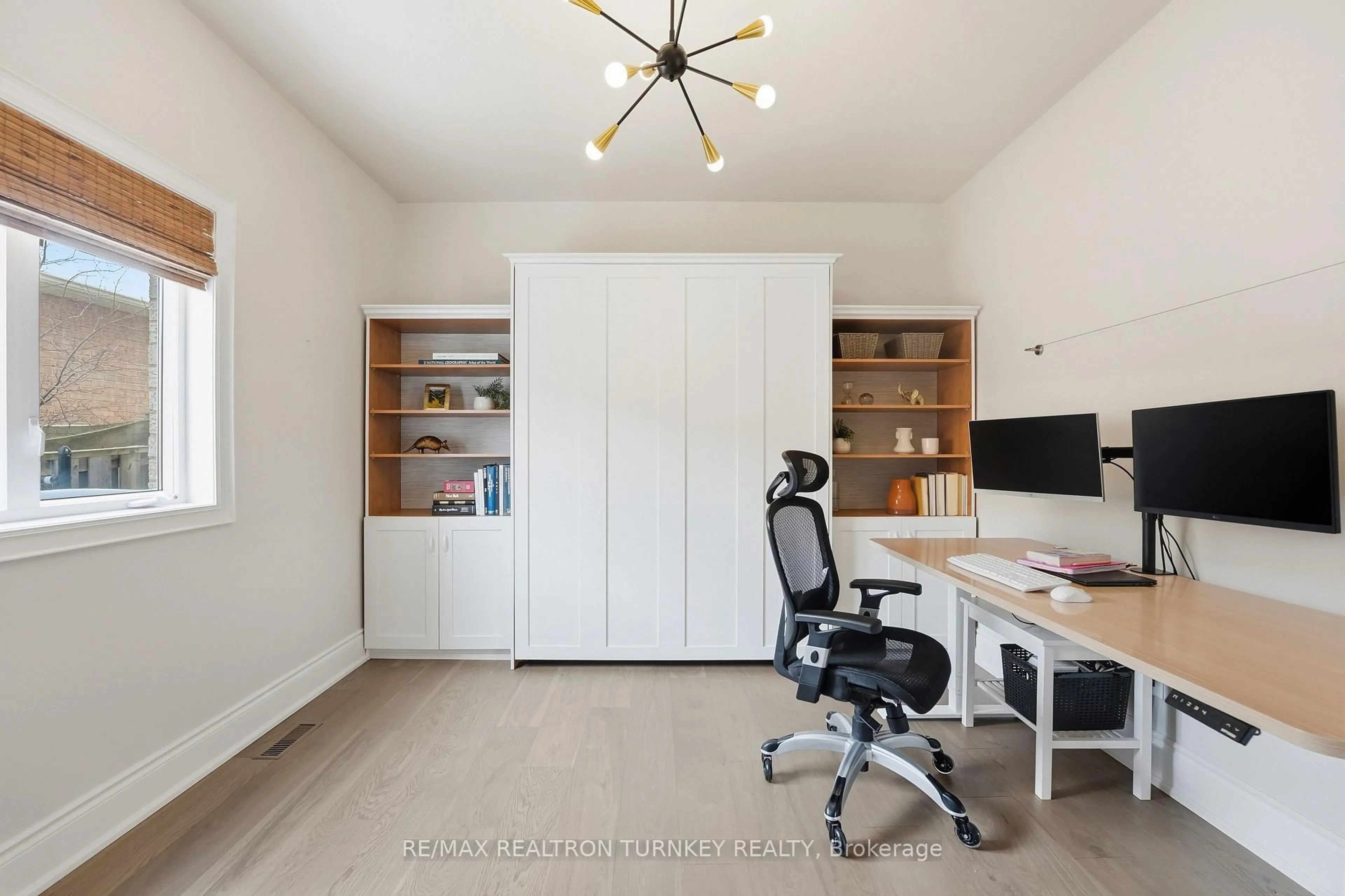 A pic of a room for 668 Foxcroft Blvd, Newmarket Ontario L3X 1N3