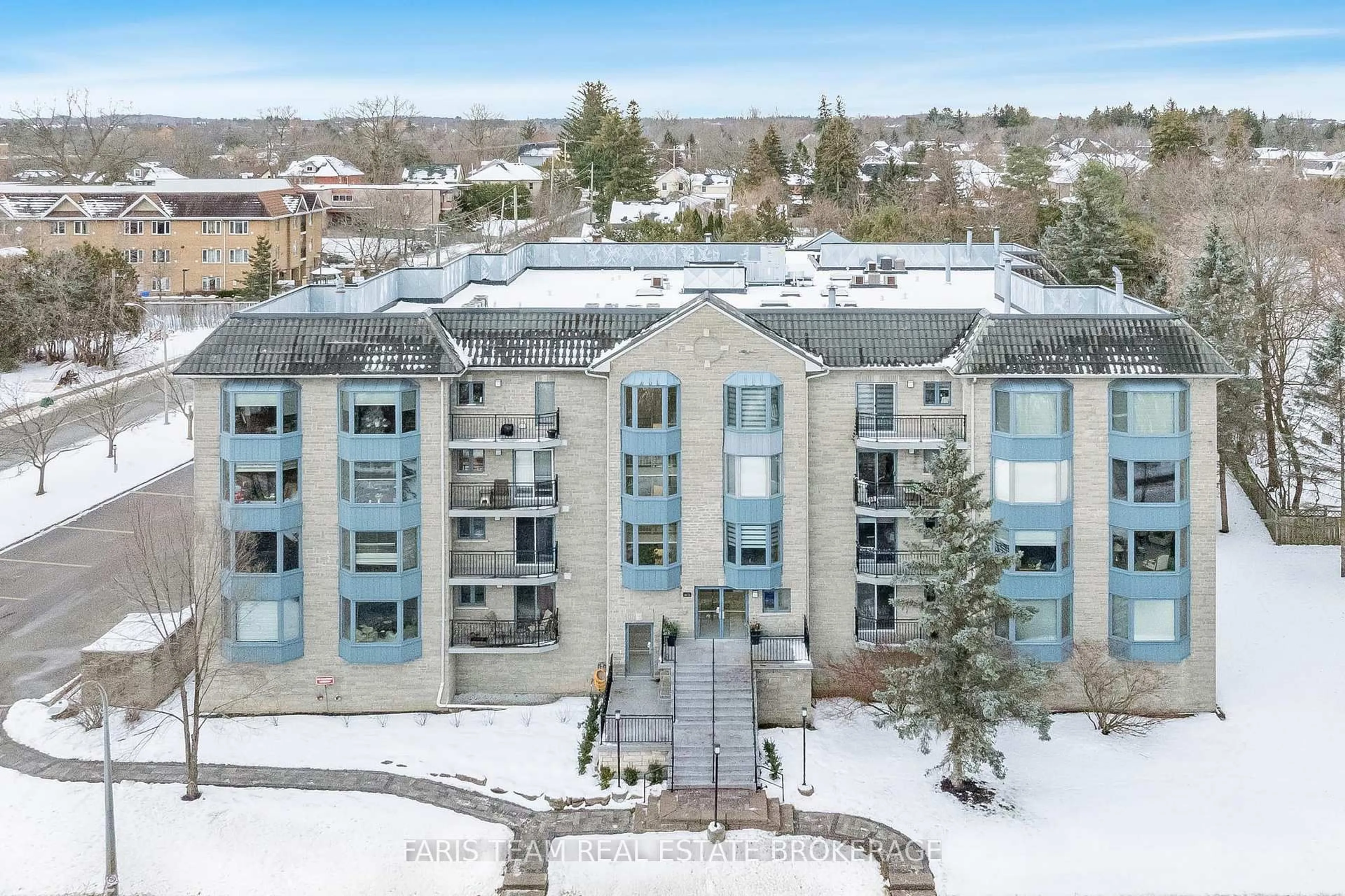 A pic from outside/outdoor area/front of a property/back of a property/a pic from drone, building for 85 Wellington St #307, Aurora Ontario L4G 2P2