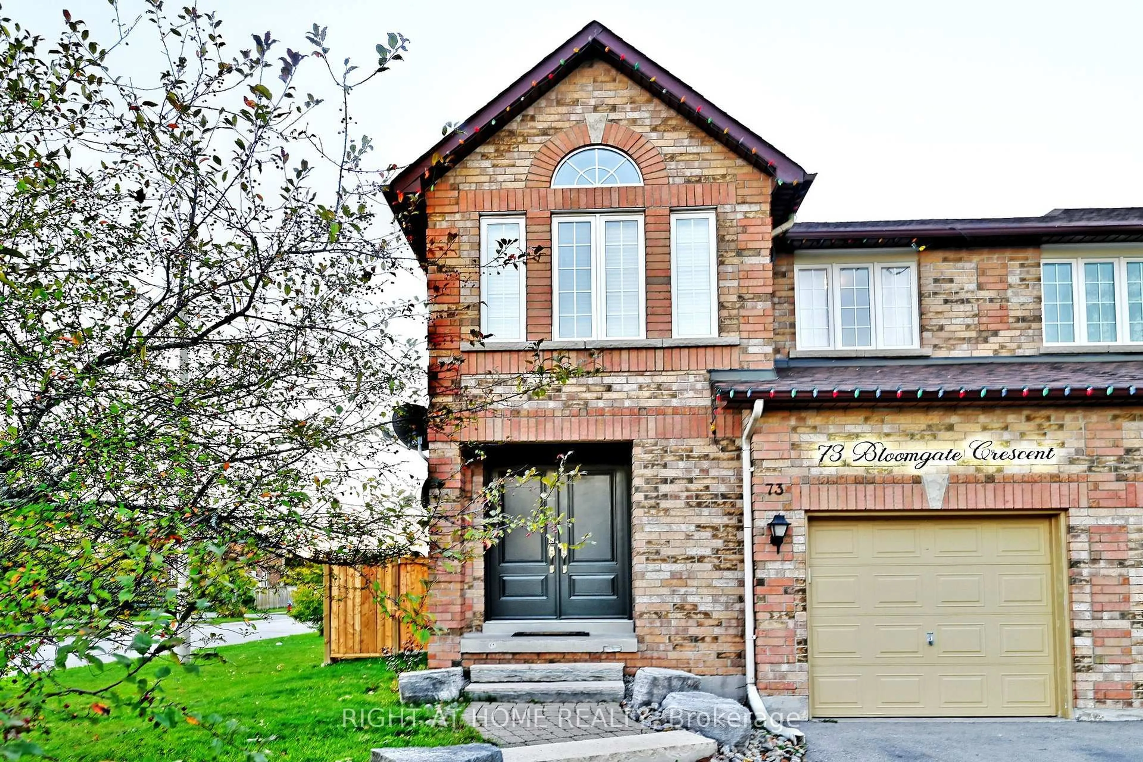 Home with brick exterior material, street for 73 Bloomgate Cres, Richmond Hill Ontario L4E 3Z1