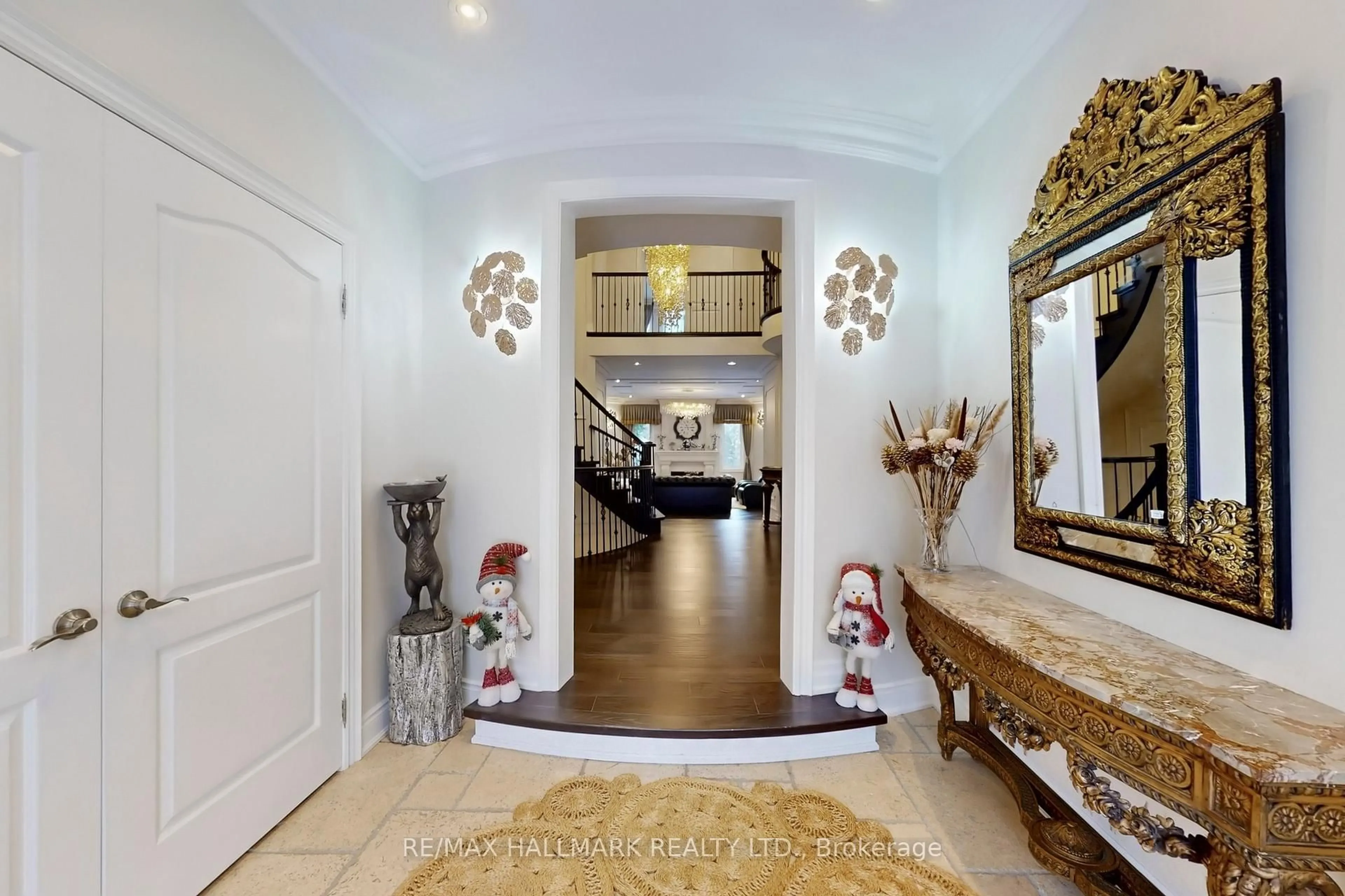 Indoor foyer for 14 Robert Gray Rd, Whitchurch-Stouffville Ontario L4A 1M4