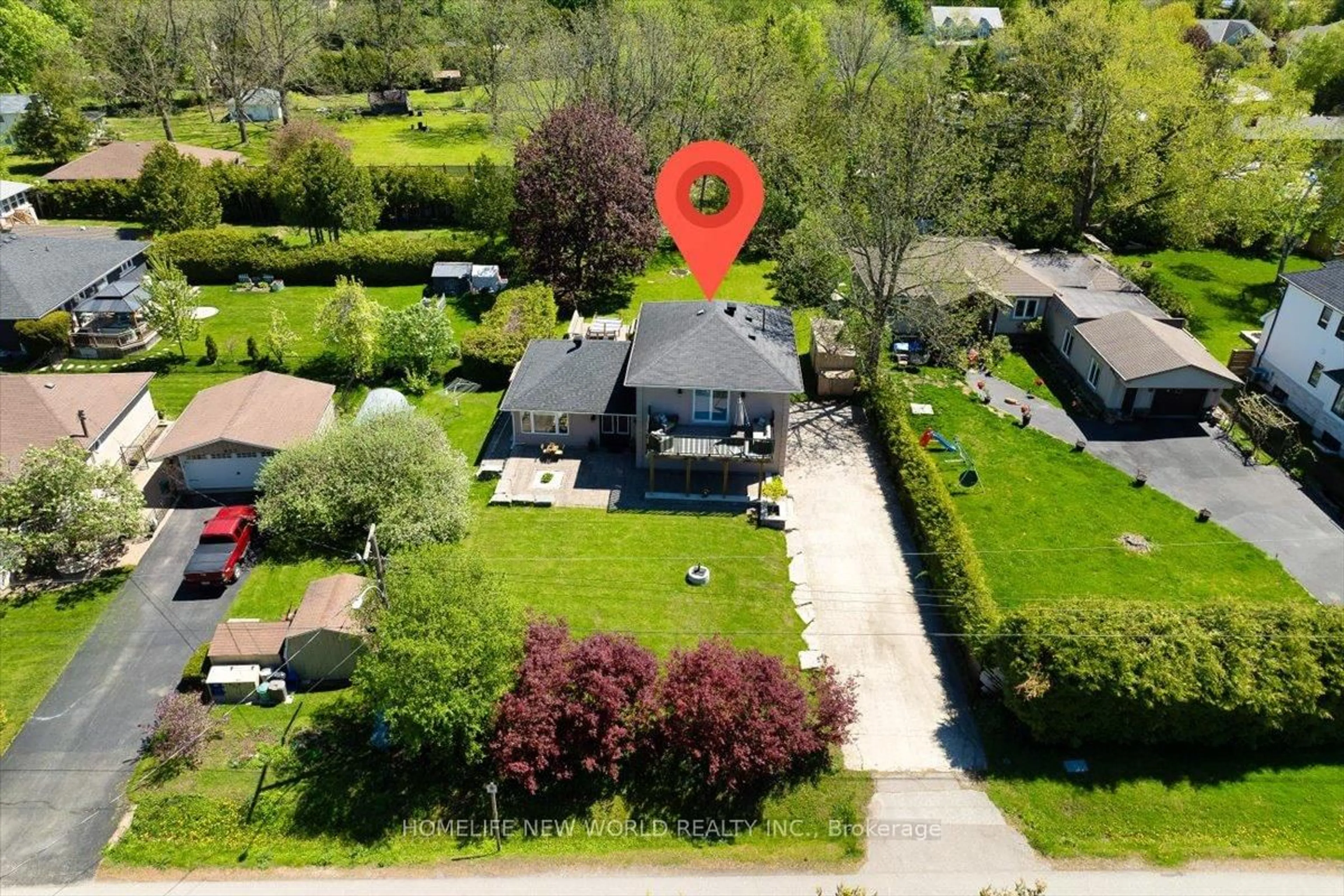 A pic from outside/outdoor area/front of a property/back of a property/a pic from drone, street for 853 Fairbank Ave, Georgina Ontario L0E 1S0