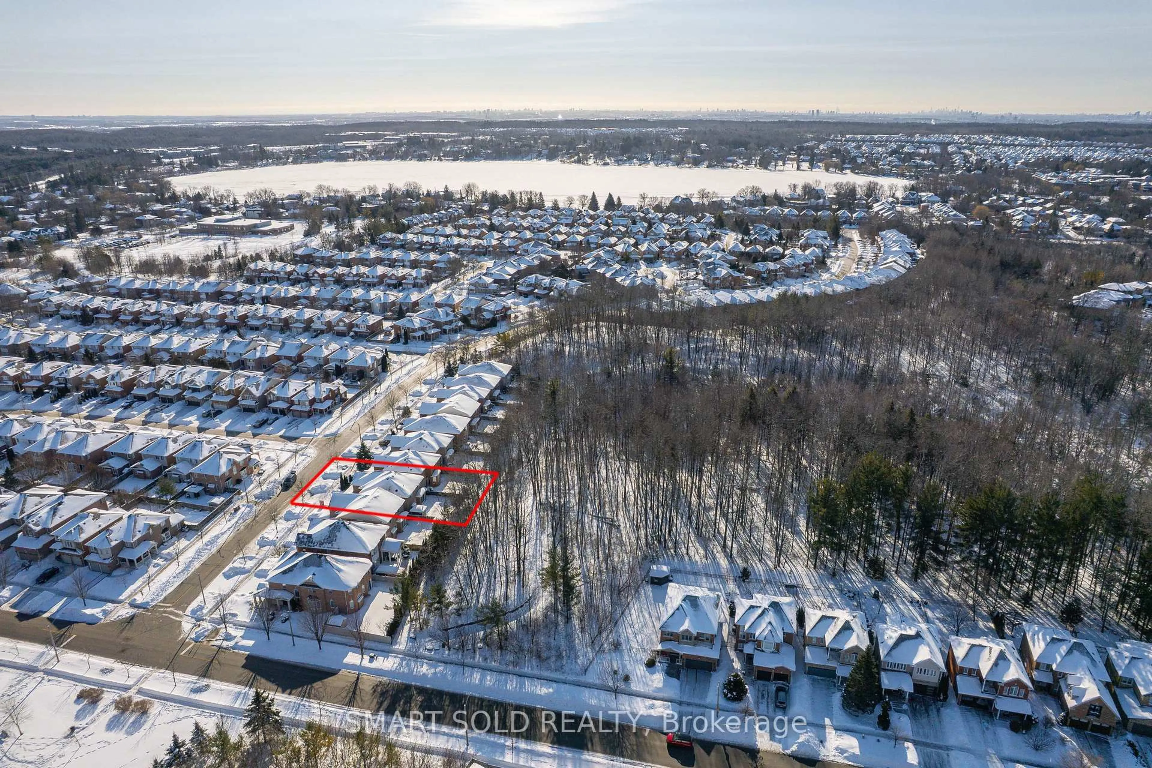 A pic from outside/outdoor area/front of a property/back of a property/a pic from drone, water/lake/river/ocean view for 116 Wood Rim Dr, Richmond Hill Ontario L4E 4N8