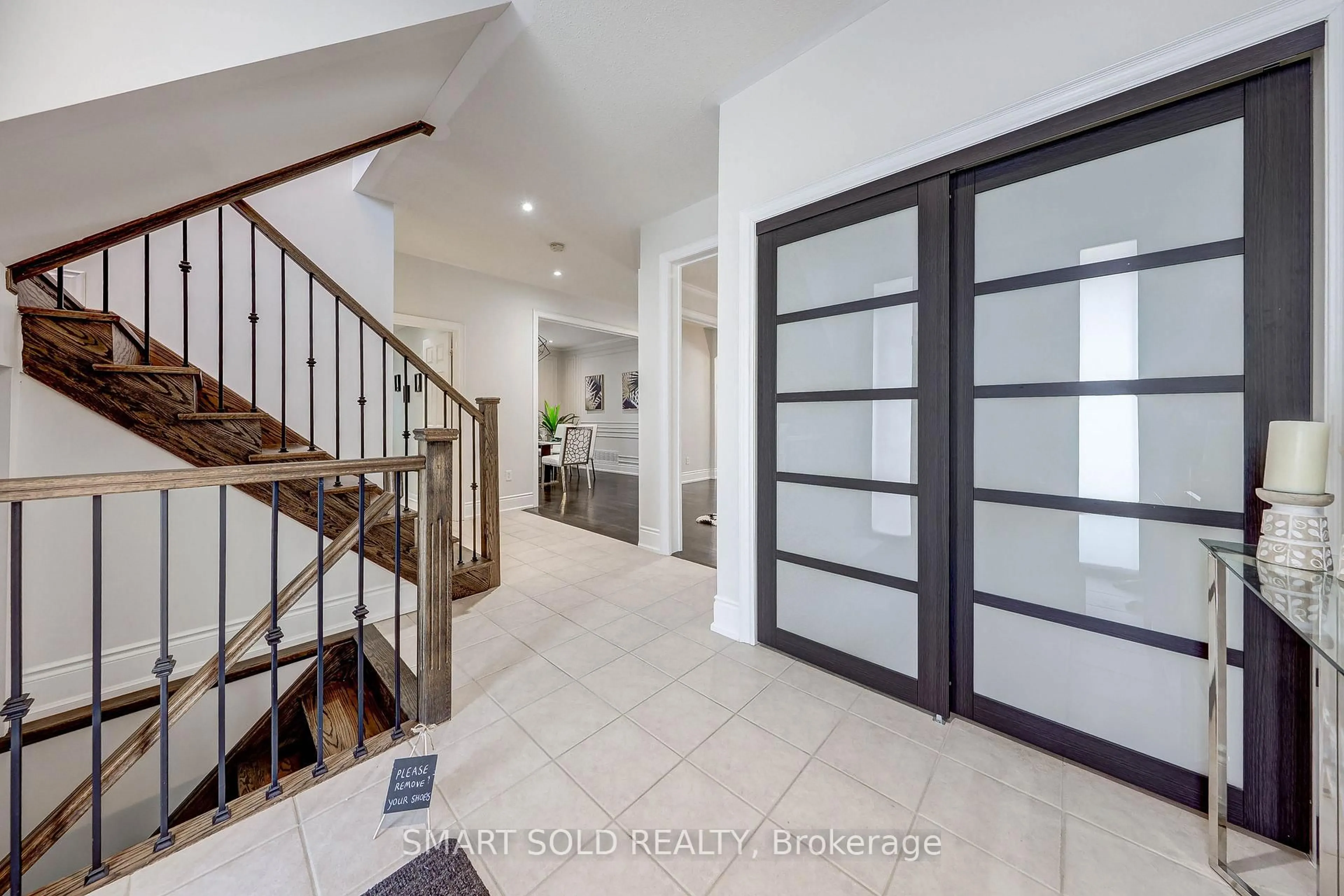 Indoor entryway for 116 Wood Rim Dr, Richmond Hill Ontario L4E 4N8