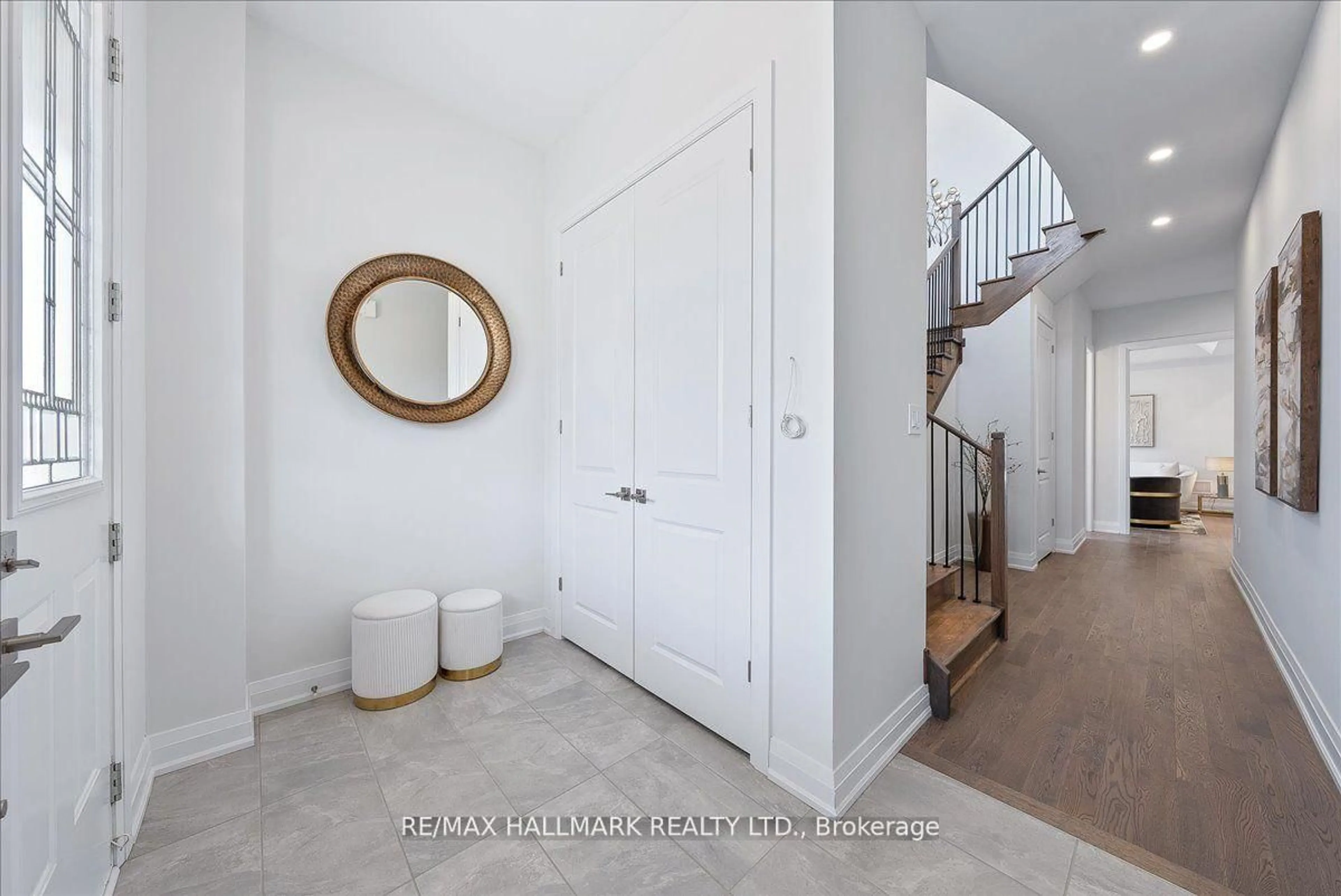 Indoor entryway for 15 Aida Pl, Richmond Hill Ontario L4E 2Y5