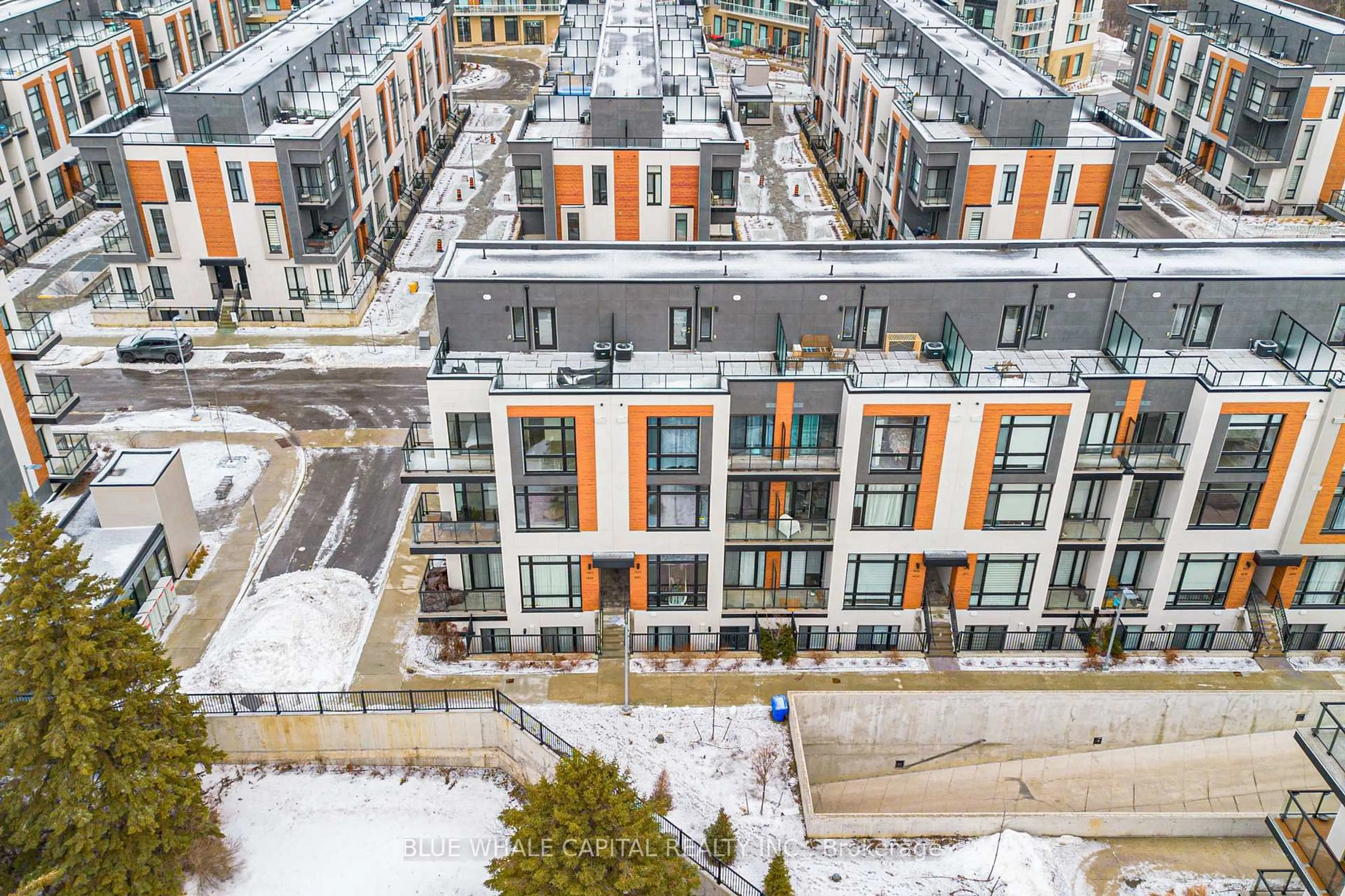 A pic from outside/outdoor area/front of a property/back of a property/a pic from drone, city buildings view from balcony for 15 David Rd, Richmond Hill Ontario L4S 0N2