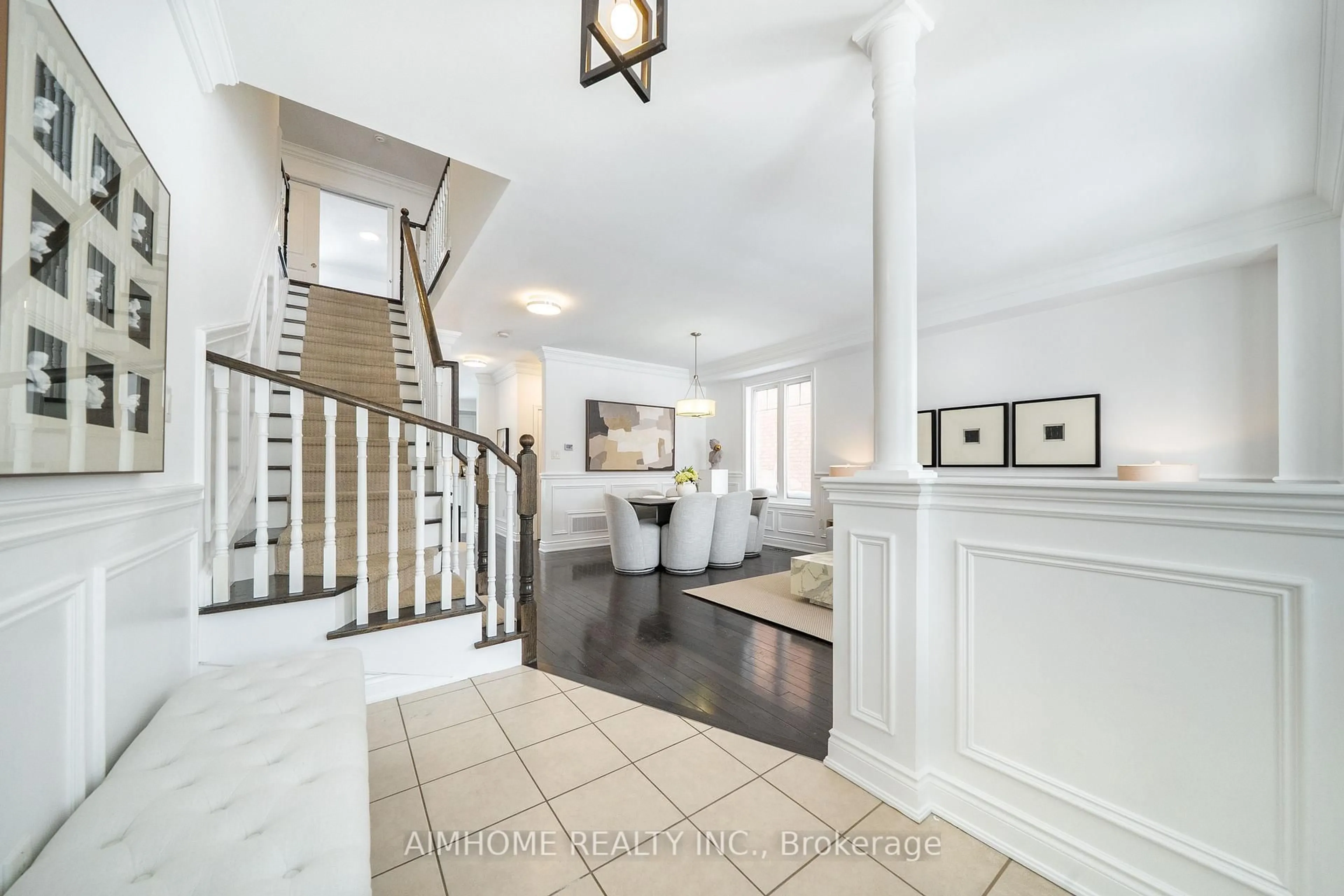 Indoor entryway for 15 Rowley St, Richmond Hill Ontario L4E 0N2