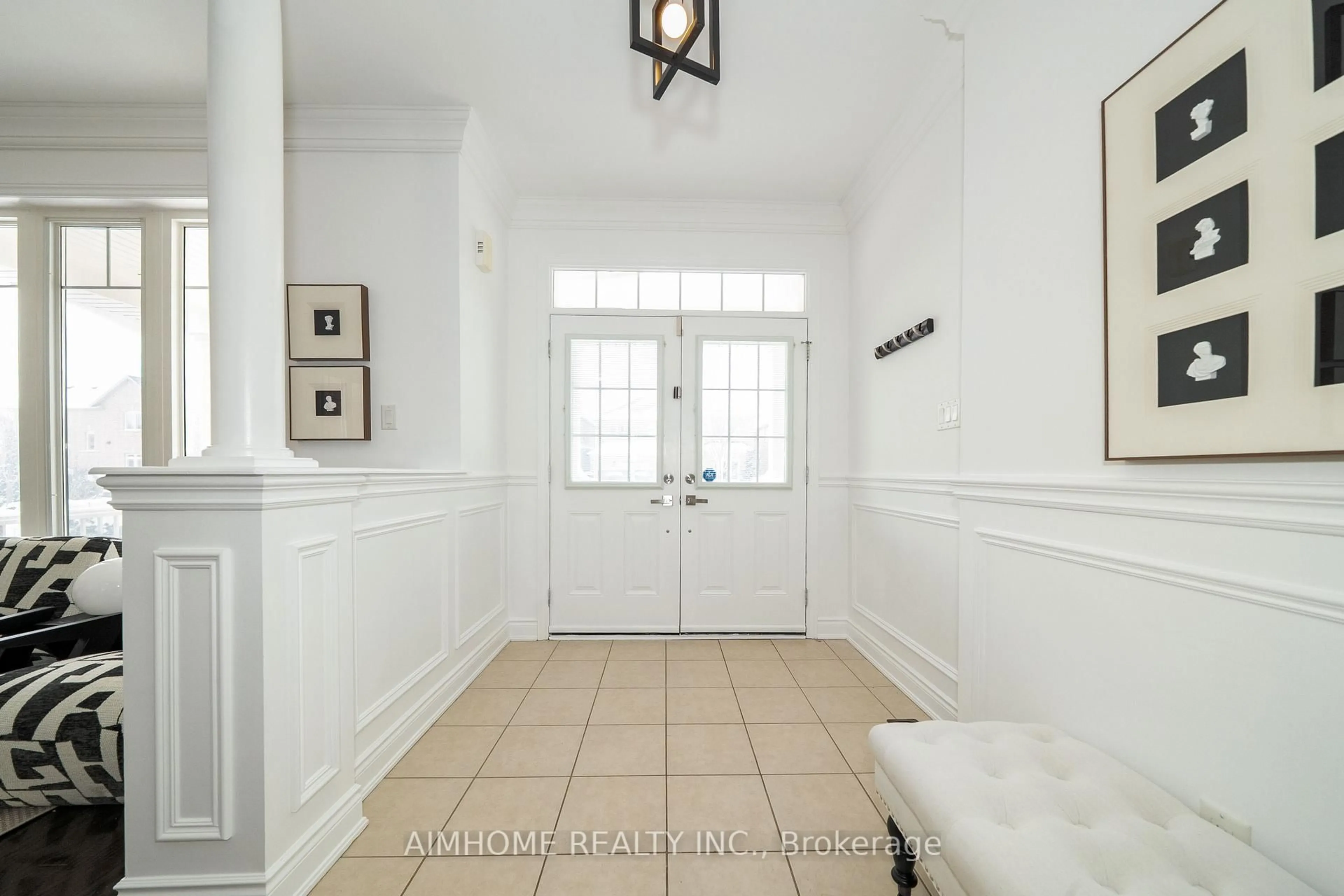 Indoor entryway for 15 Rowley St, Richmond Hill Ontario L4E 0N2