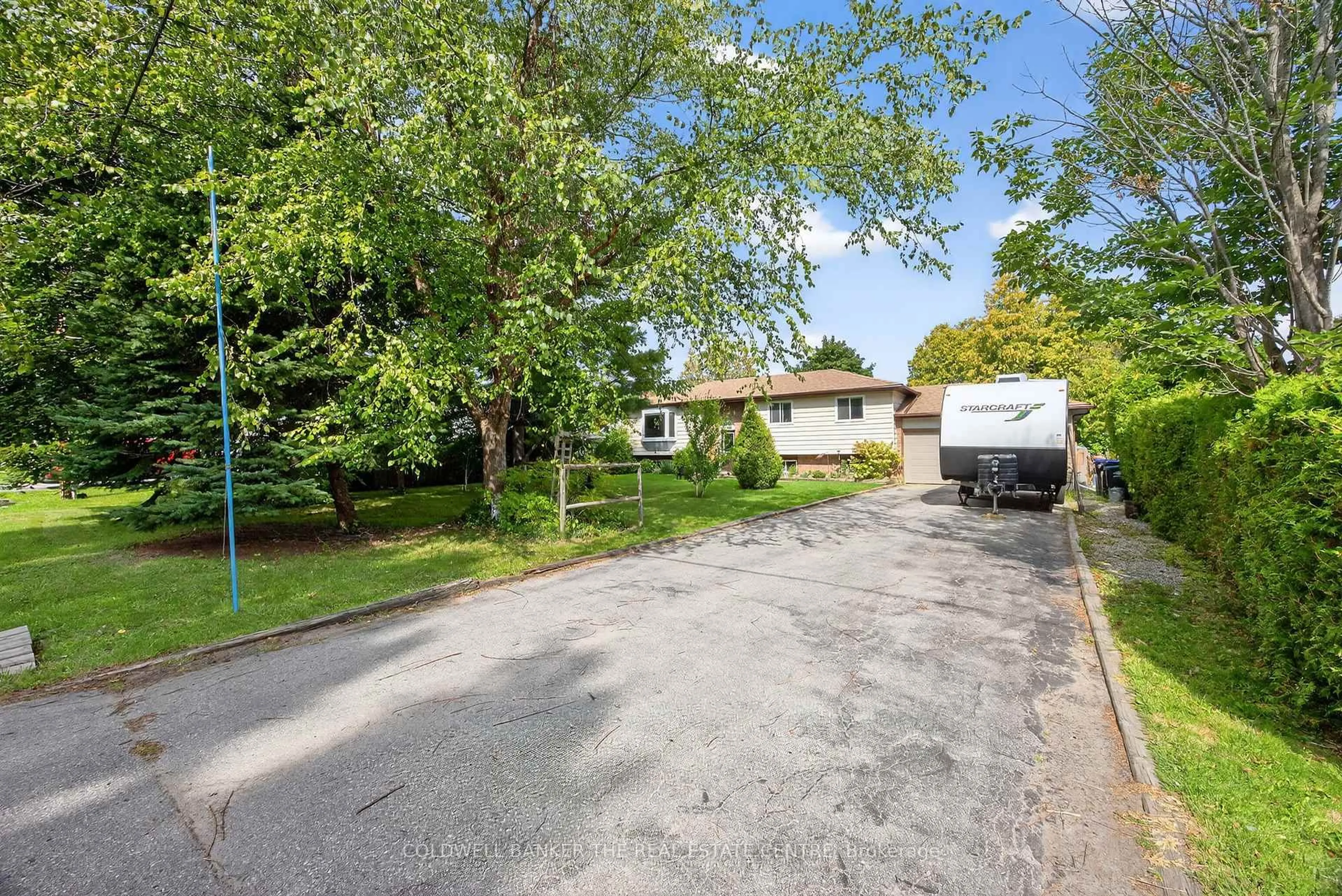 A pic from outside/outdoor area/front of a property/back of a property/a pic from drone, street for 928 Blackwoods Ave, Innisfil Ontario L9S 1S6