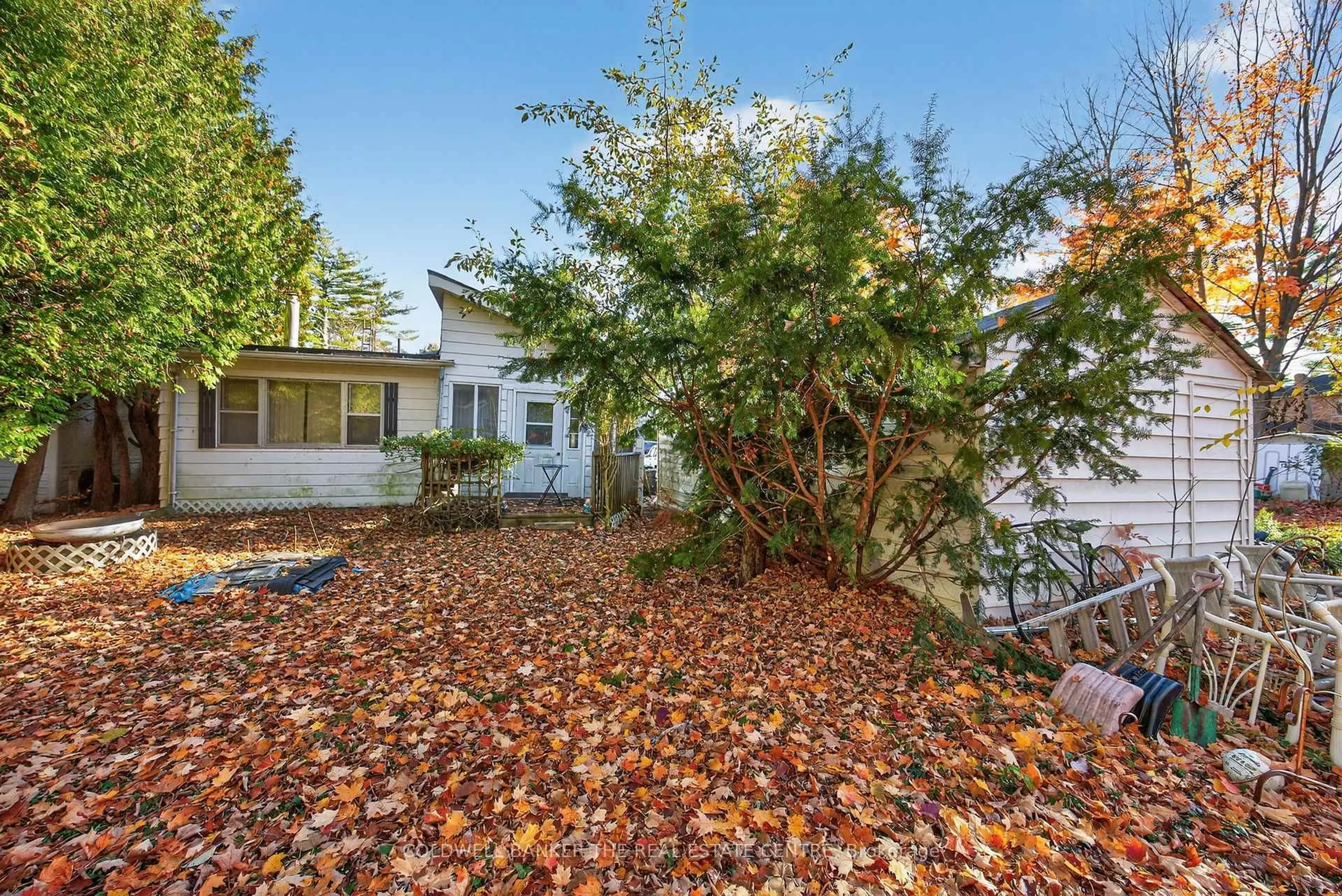 A pic from outside/outdoor area/front of a property/back of a property/a pic from drone, street for 710 Lakelands Ave, Innisfil Ontario L9S 4E6