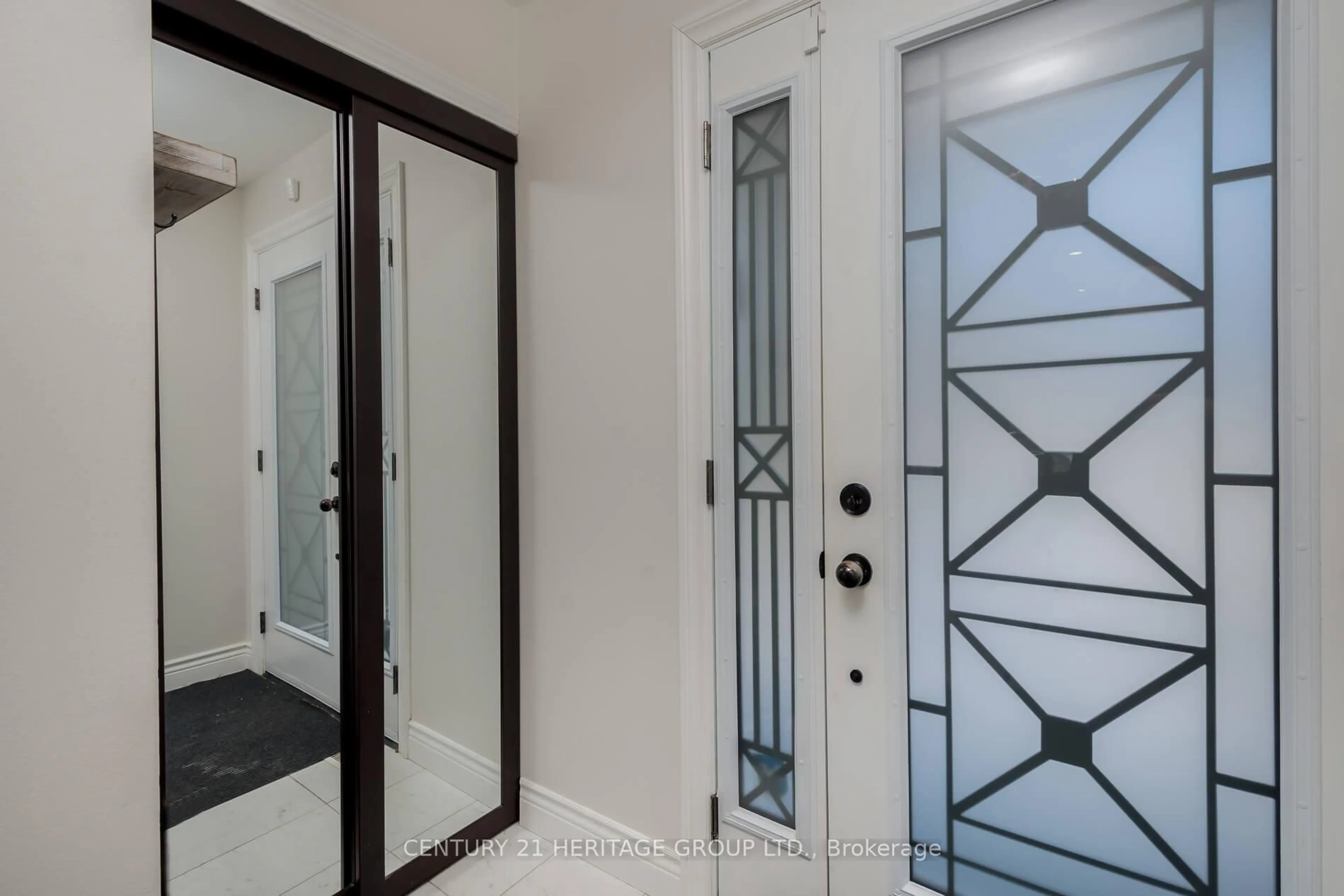 Indoor entryway for 13 Michael Dr, Richmond Hill Ontario L4C 5W6
