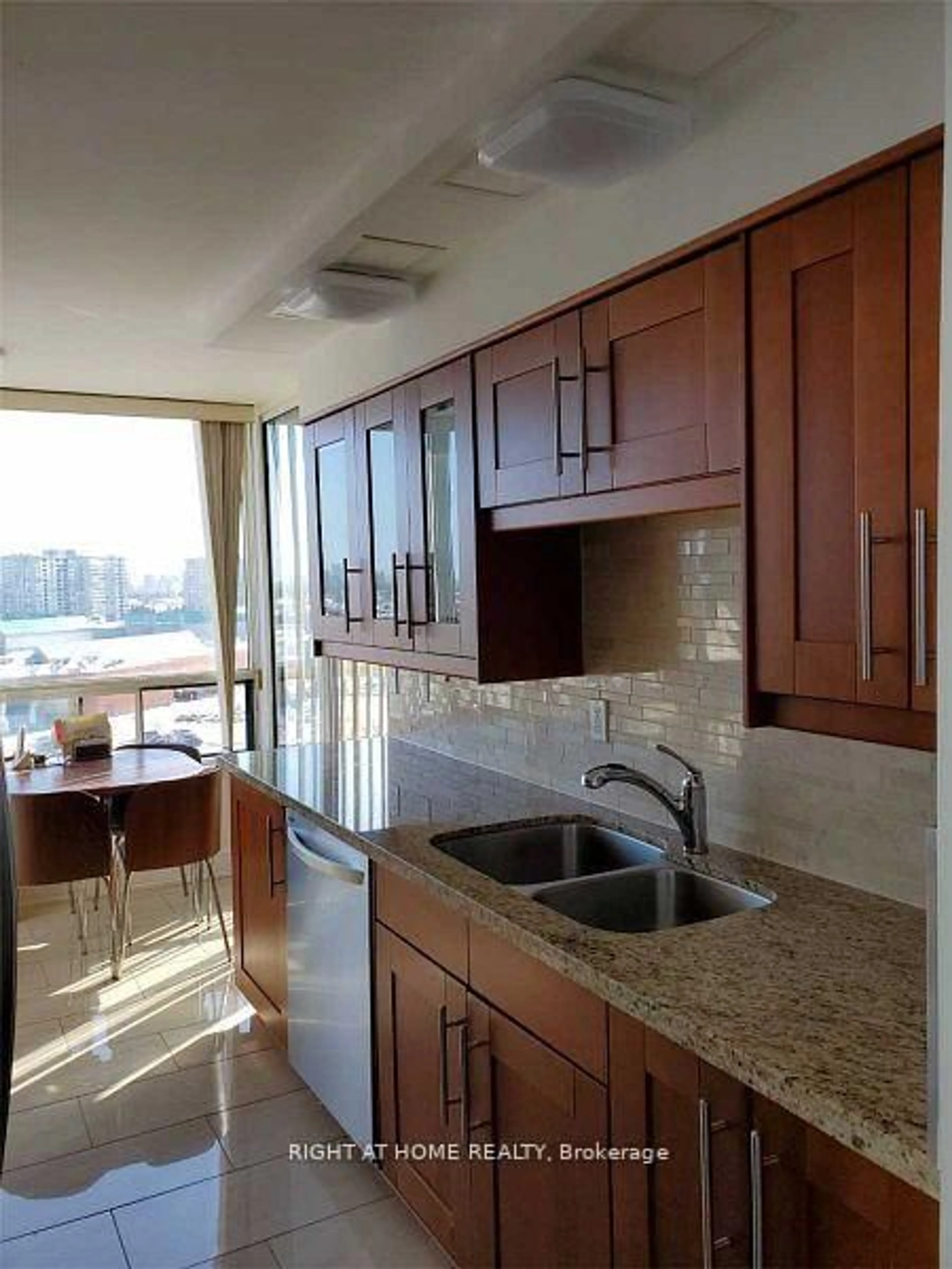 Standard kitchen, unknown for 120 Promenade Circ #1001, Vaughan Ontario L4J 7W9