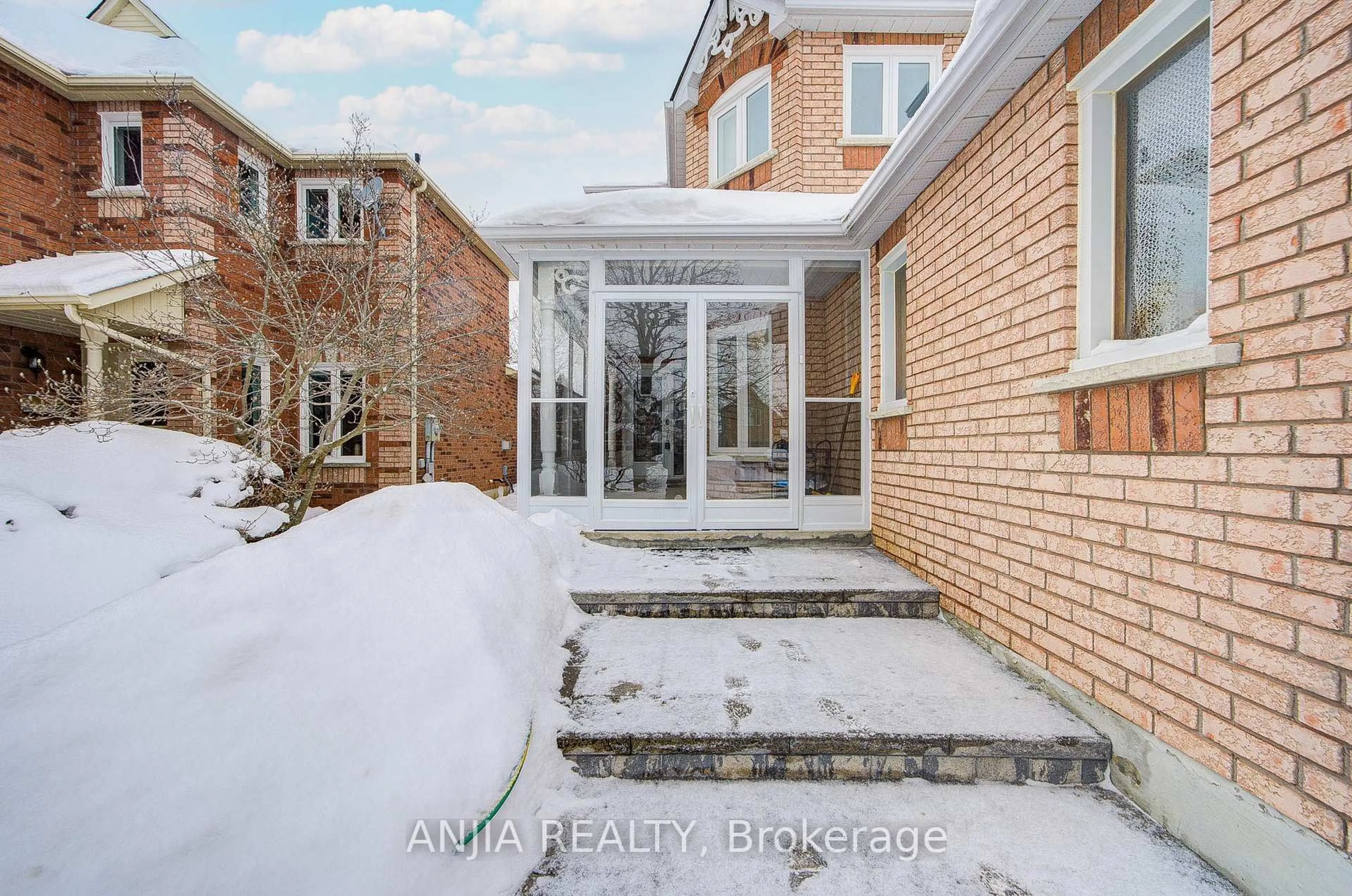 Unknown for 289 Hoover Park Dr, Whitchurch-Stouffville Ontario L4A 1K9