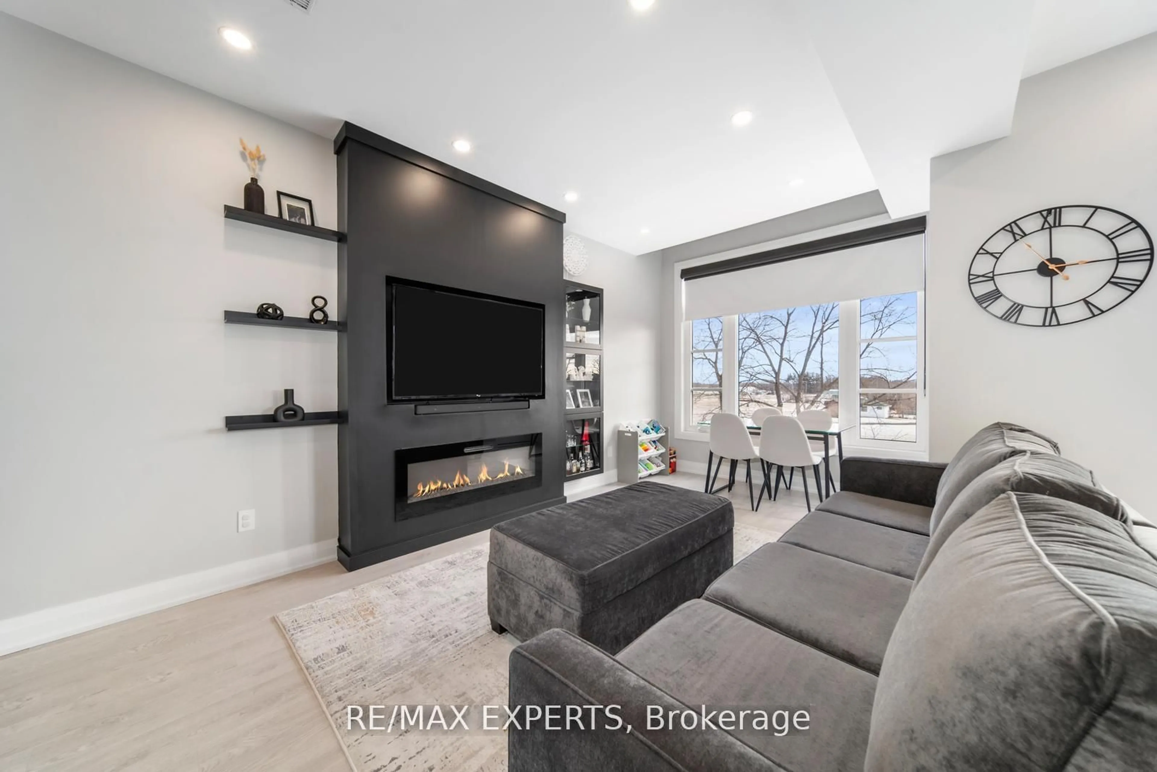 Home theater for 8167 Kipling Ave #40, Vaughan Ontario L4L 0G4