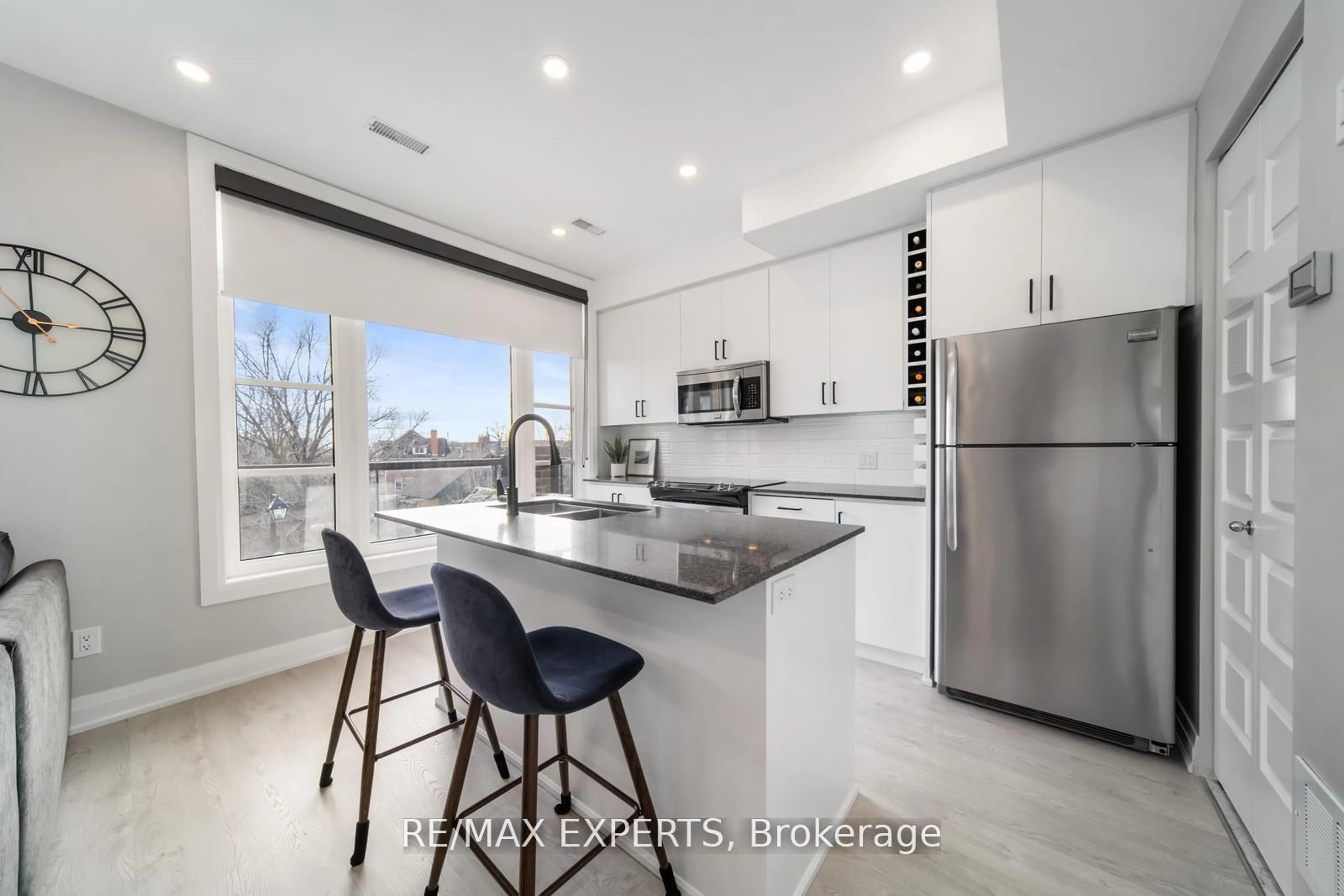 Open concept kitchen, ceramic/tile floor for 8167 Kipling Ave #40, Vaughan Ontario L4L 0G4