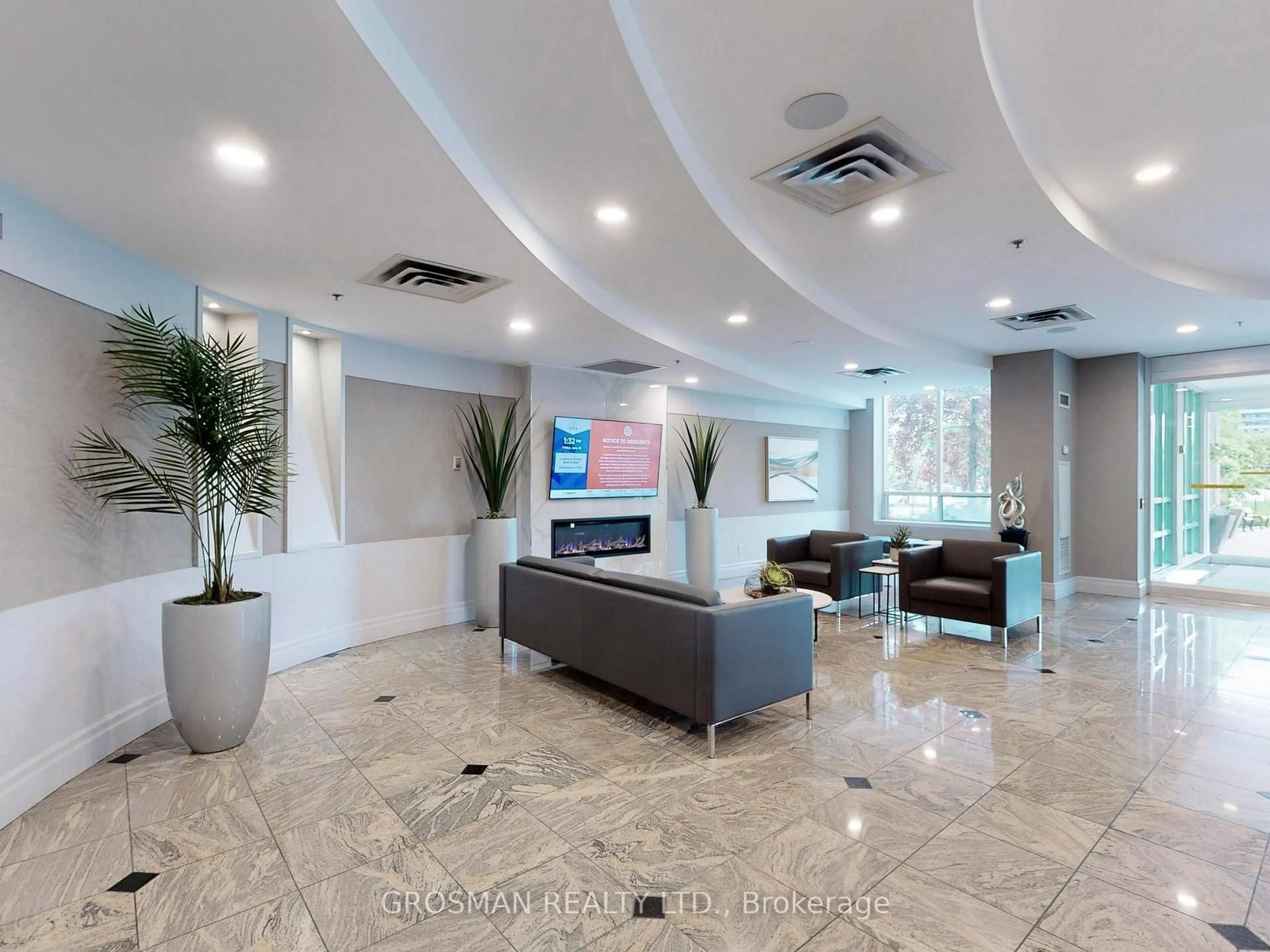 Lobby for 39 Oneida Cres #721, Richmond Hill Ontario L4B 4T9