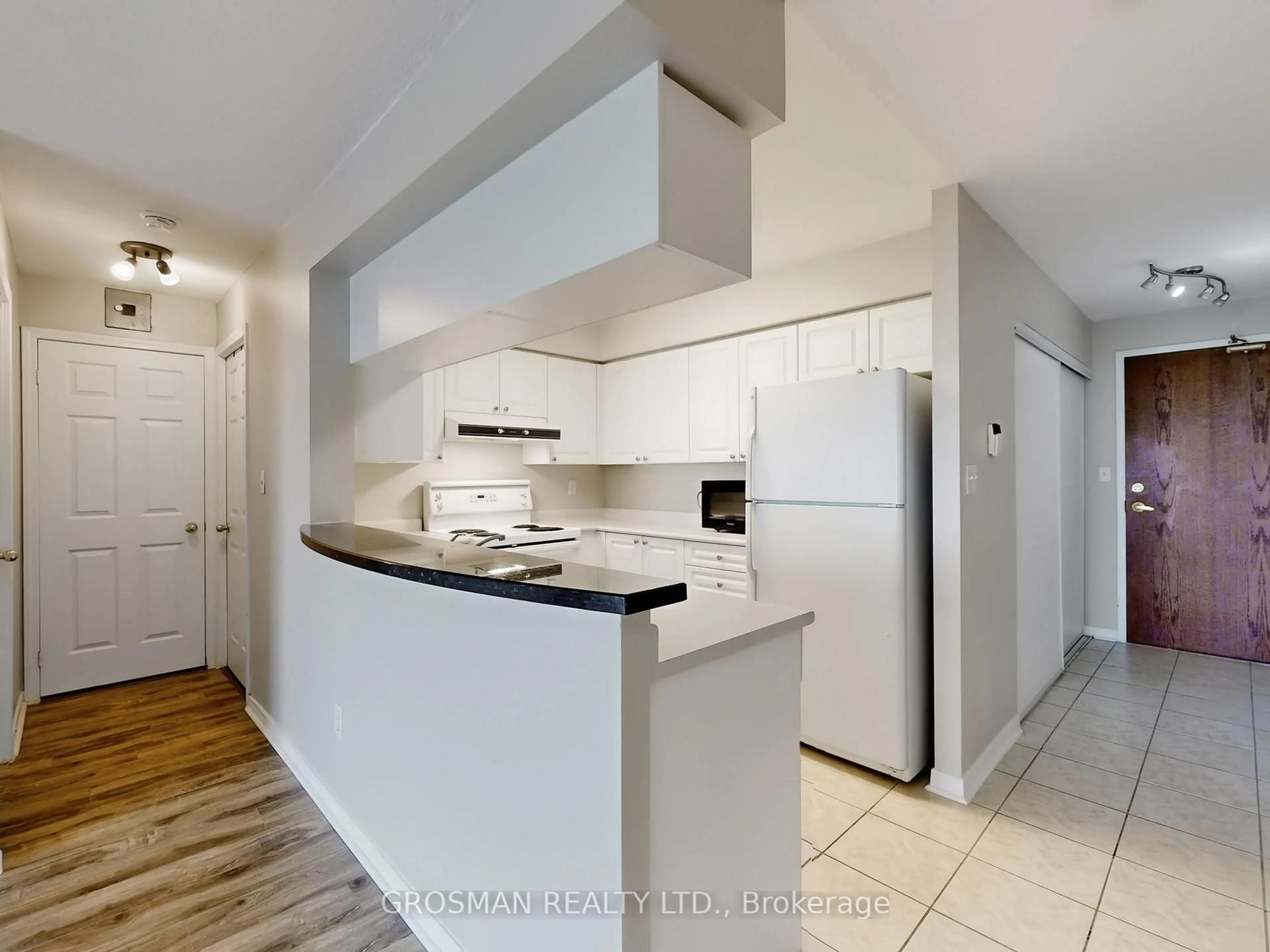 Standard kitchen, unknown for 39 Oneida Cres #721, Richmond Hill Ontario L4B 4T9
