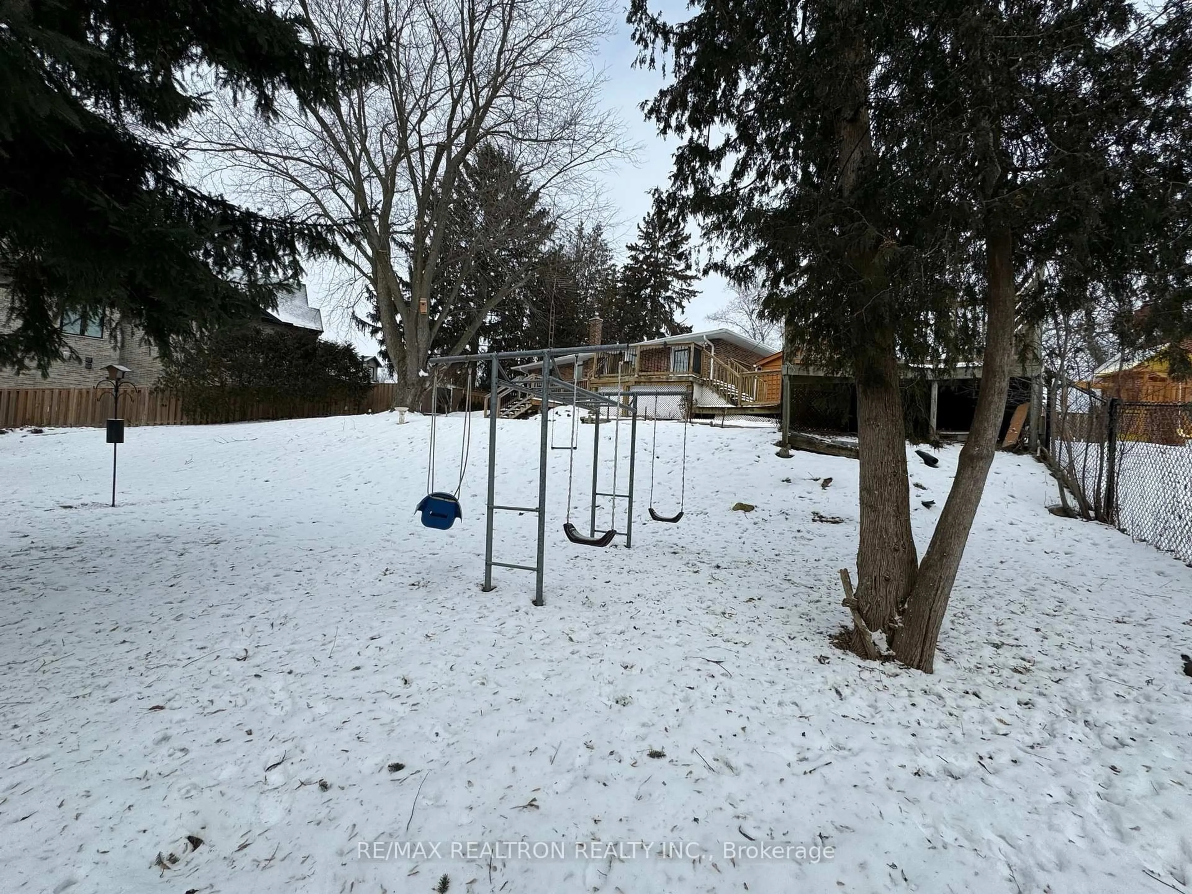 Blurry image for 188 Parkview Cres, Newmarket Ontario L3Y 2C8