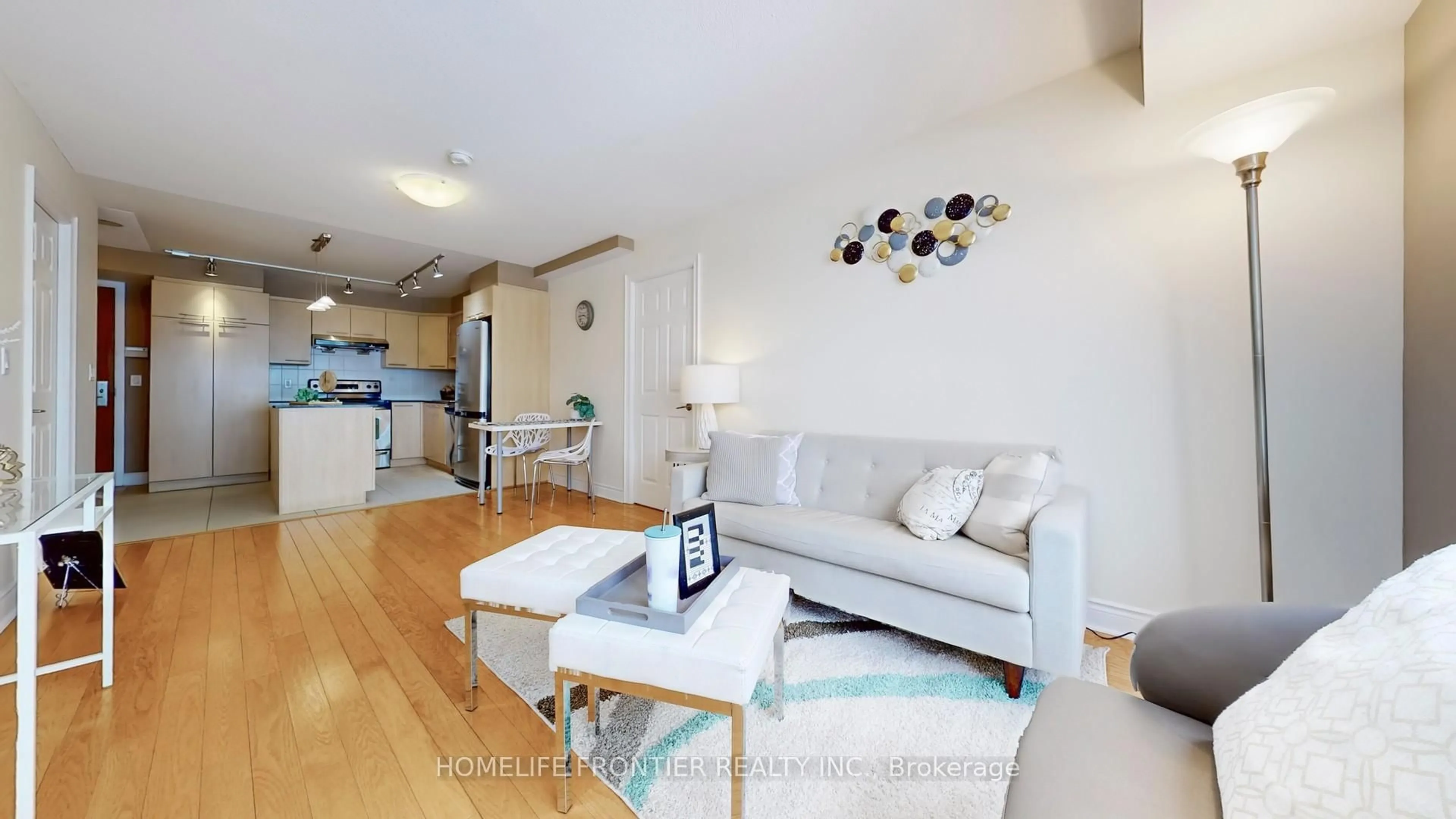 Living room with furniture, wood/laminate floor for 37 Galleria Pkwy #908, Markham Ontario L3T 0A5