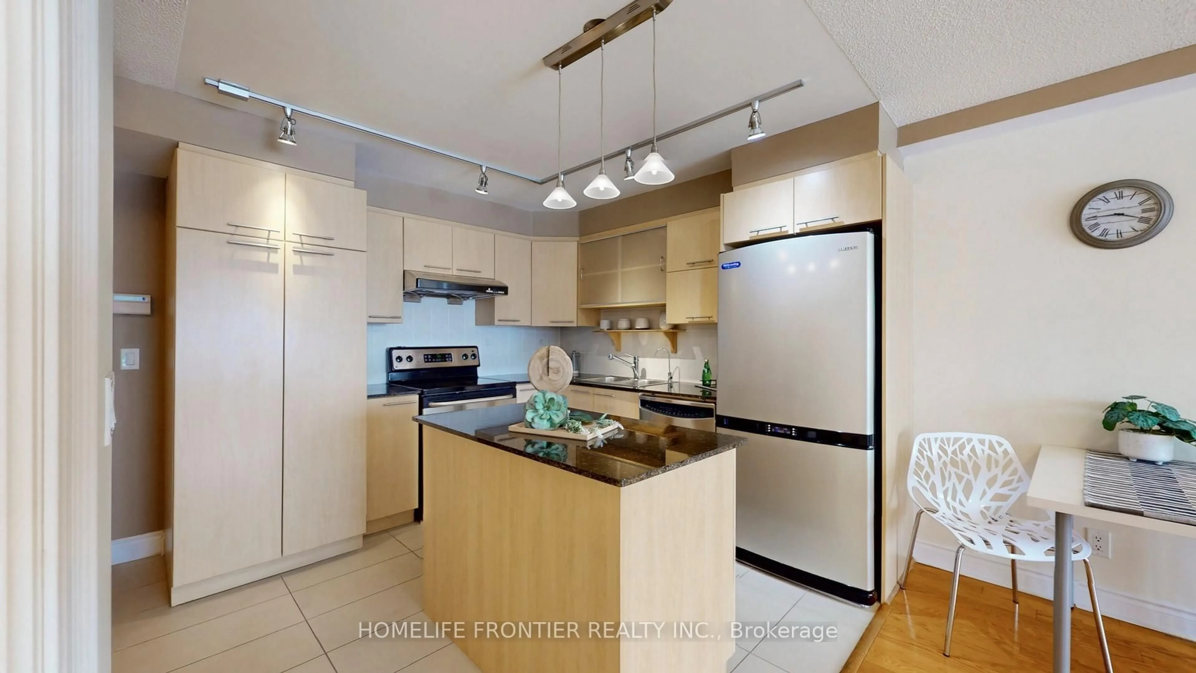 Standard kitchen, ceramic/tile floor for 37 Galleria Pkwy #908, Markham Ontario L3T 0A5