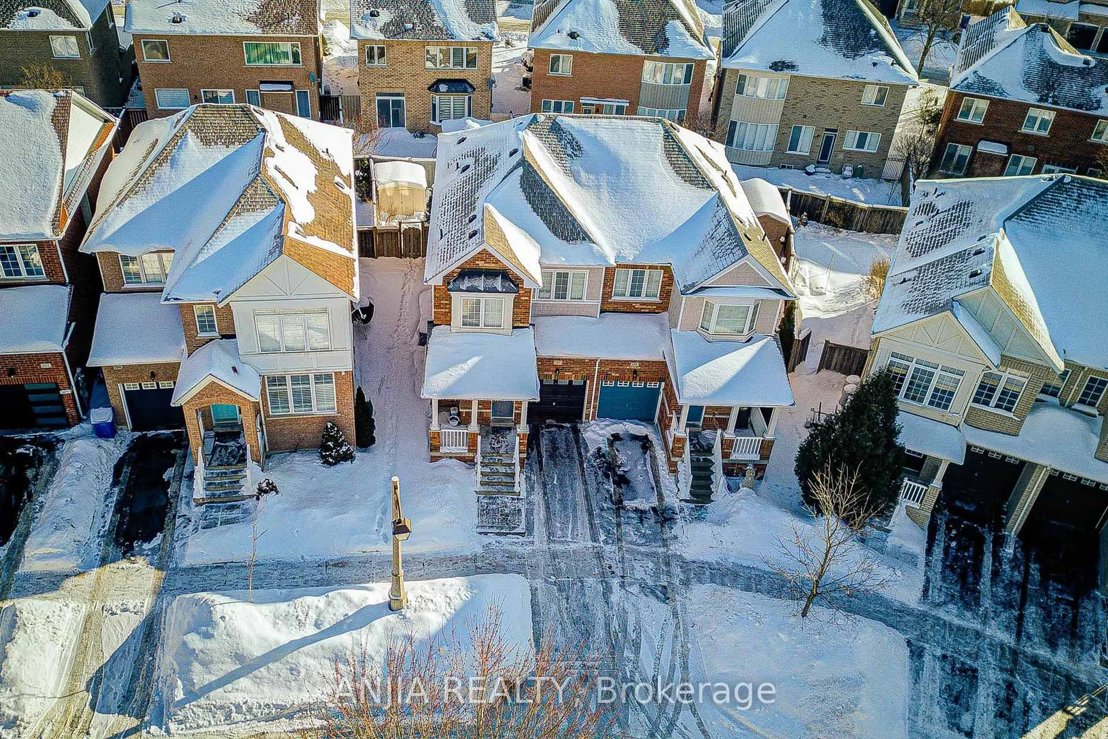 A pic from outside/outdoor area/front of a property/back of a property/a pic from drone, unknown for 203 James Ratcliff Ave, Whitchurch-Stouffville Ontario L4A 0L5