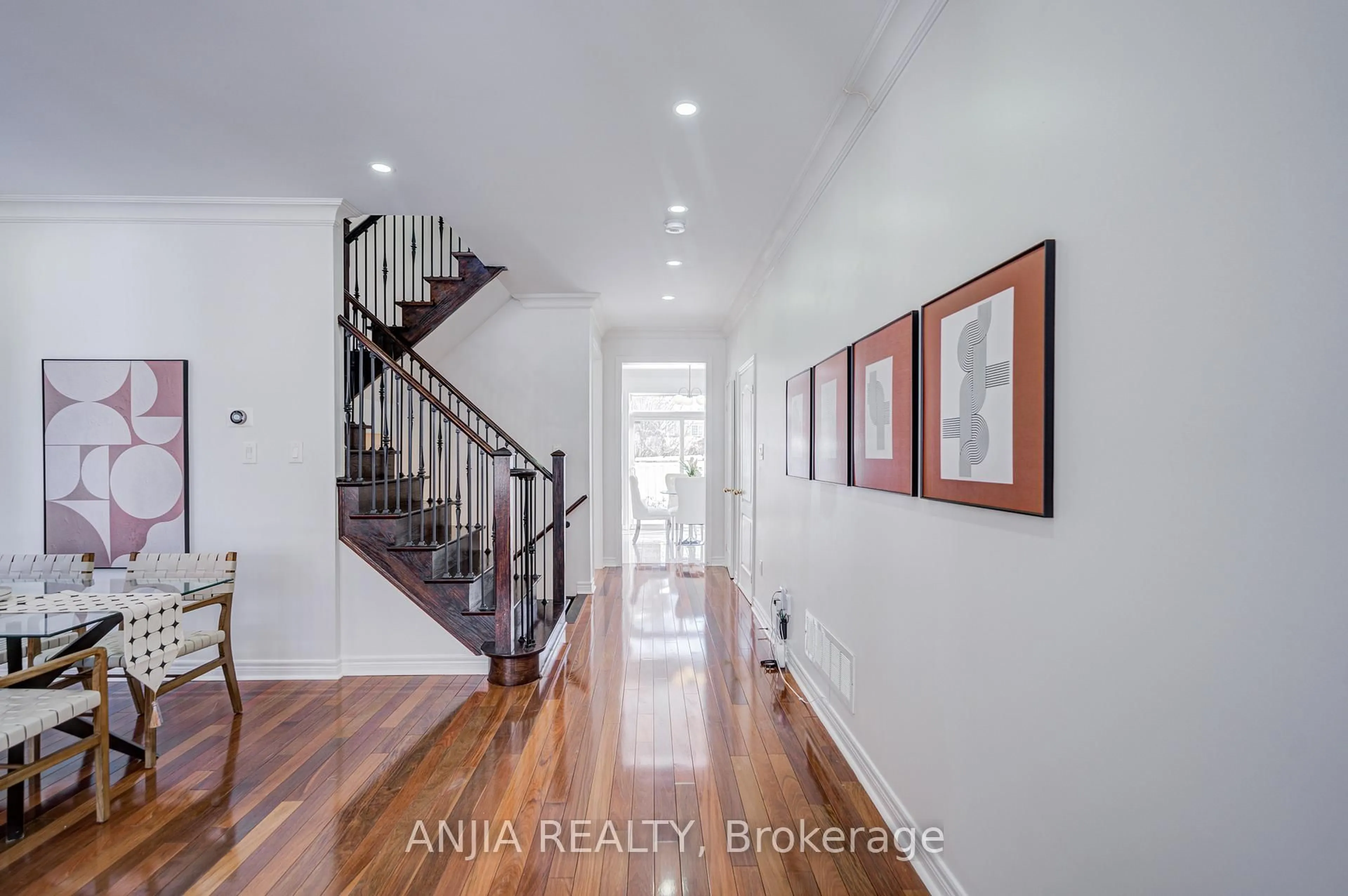 Indoor entryway for 203 James Ratcliff Ave, Whitchurch-Stouffville Ontario L4A 0L5