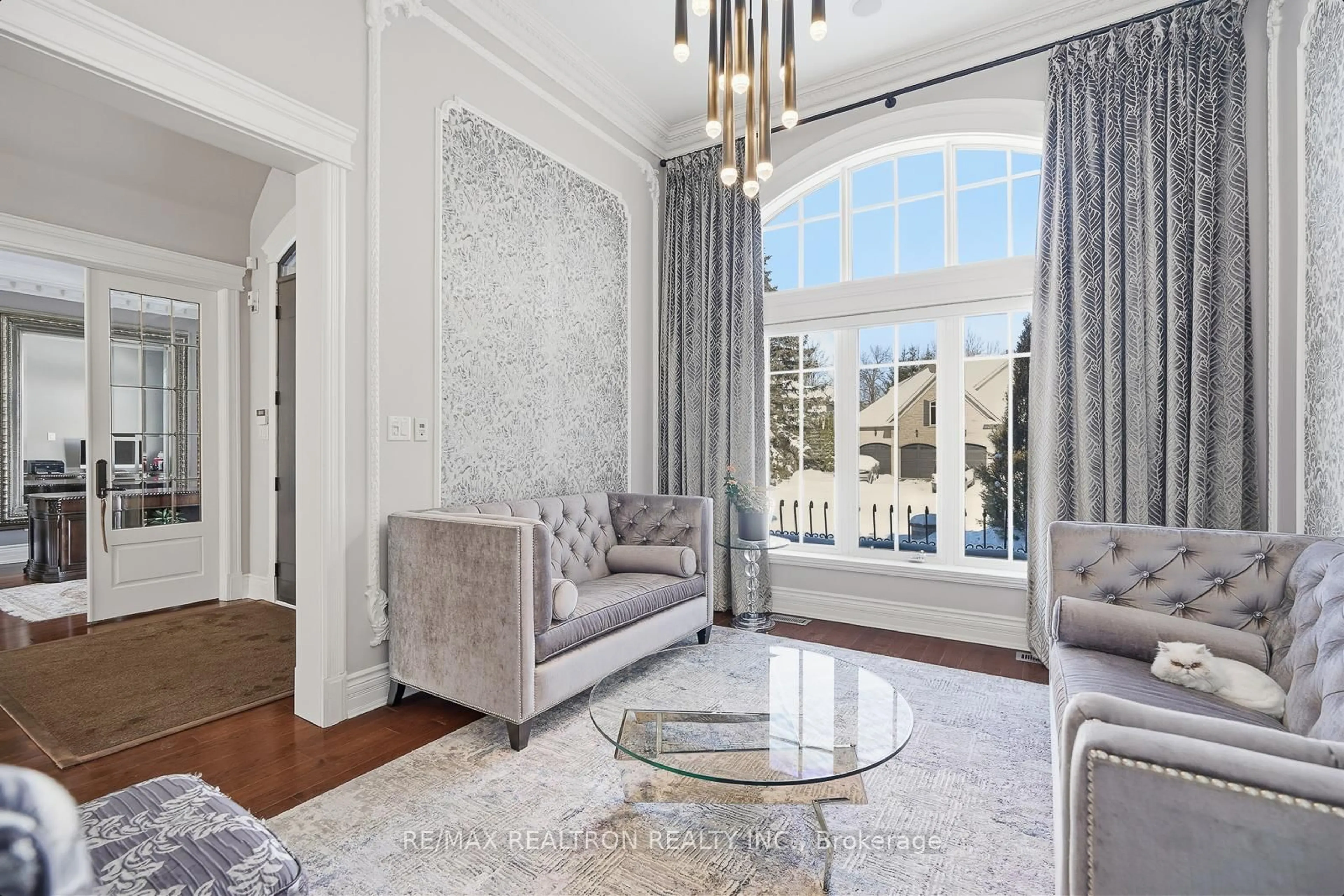 Living room with furniture, unknown for 129 Country Club Dr, King Ontario L7B 1M4