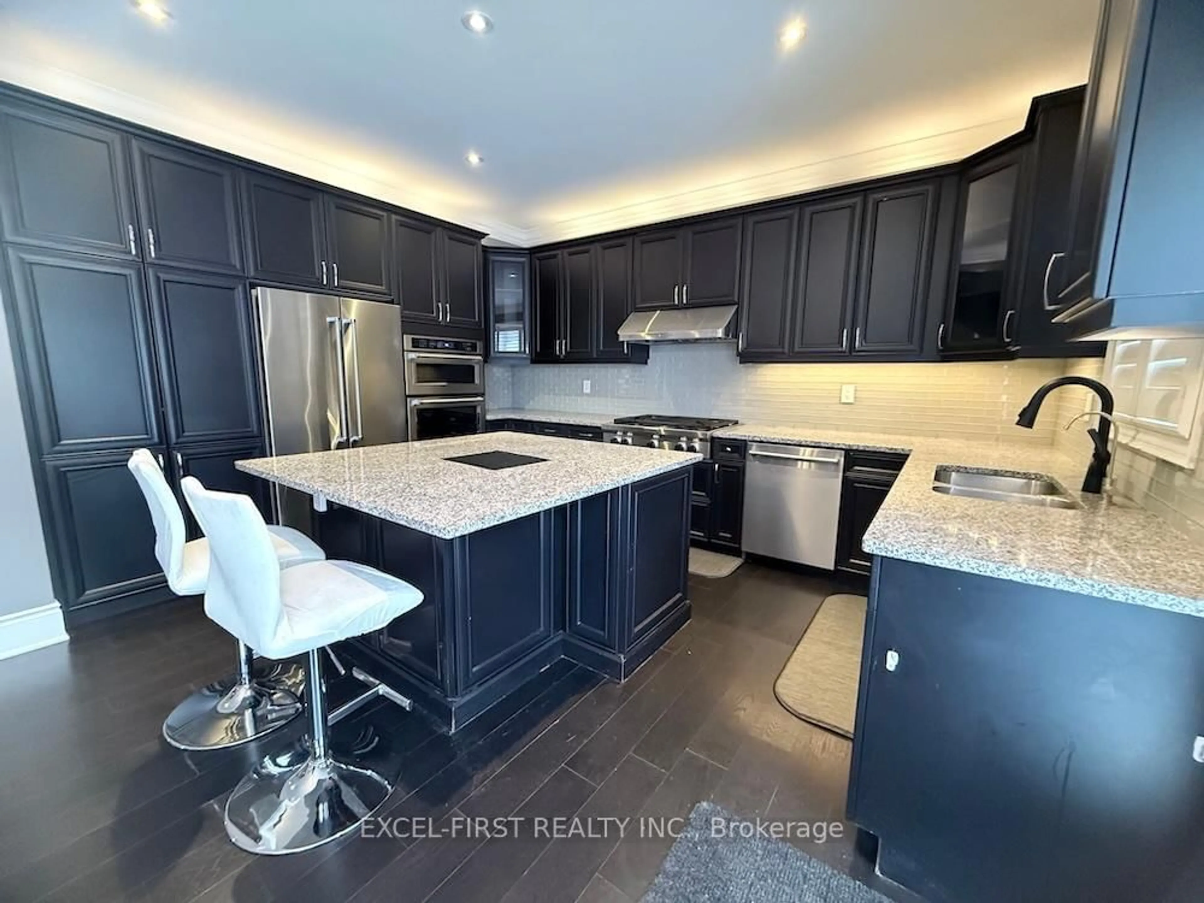 Open concept kitchen, ceramic/tile floor for 117 Novan Cres, Aurora Ontario L4G 0X7