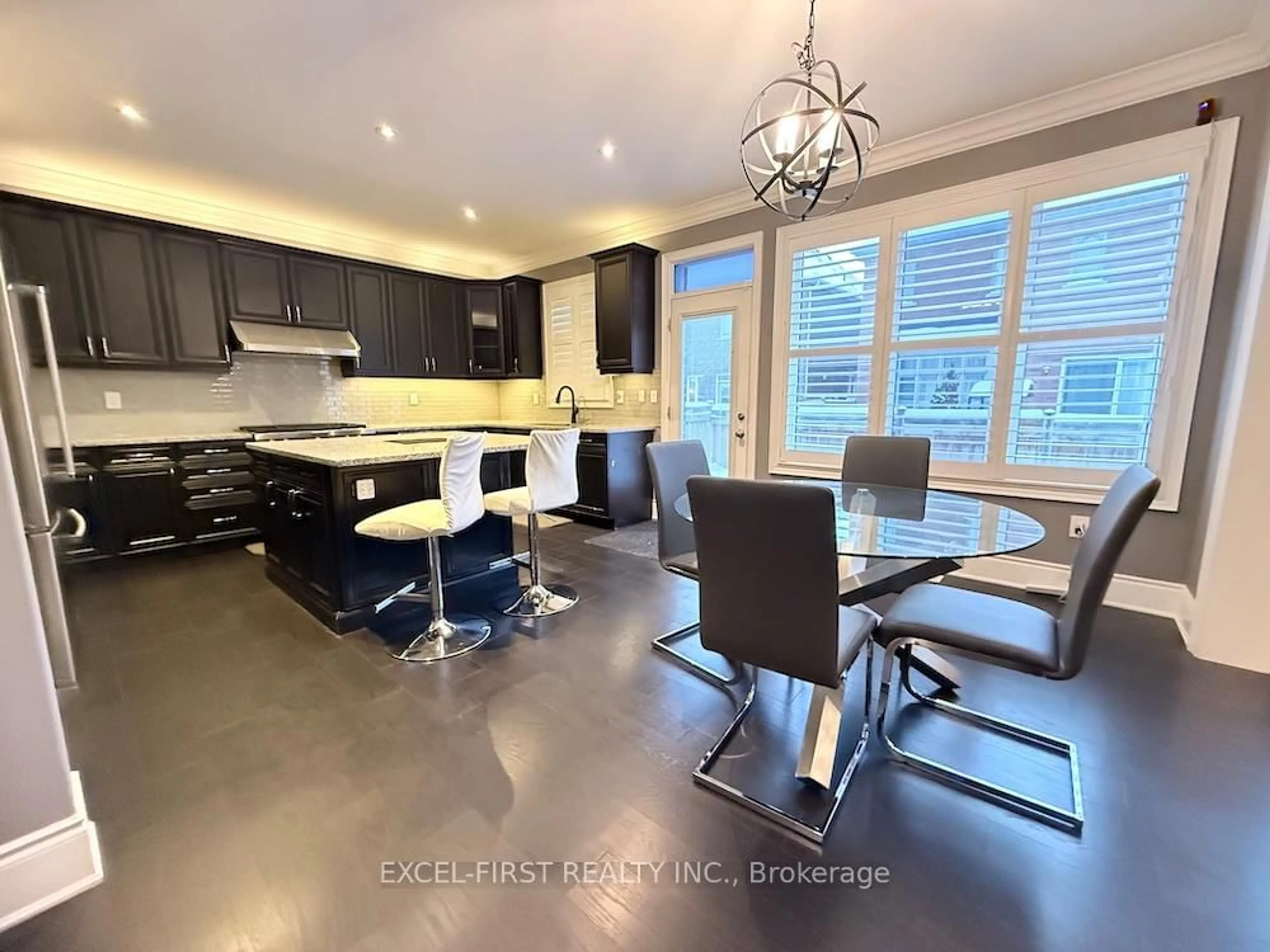 Open concept kitchen, ceramic/tile floor for 117 Novan Cres, Aurora Ontario L4G 0X7