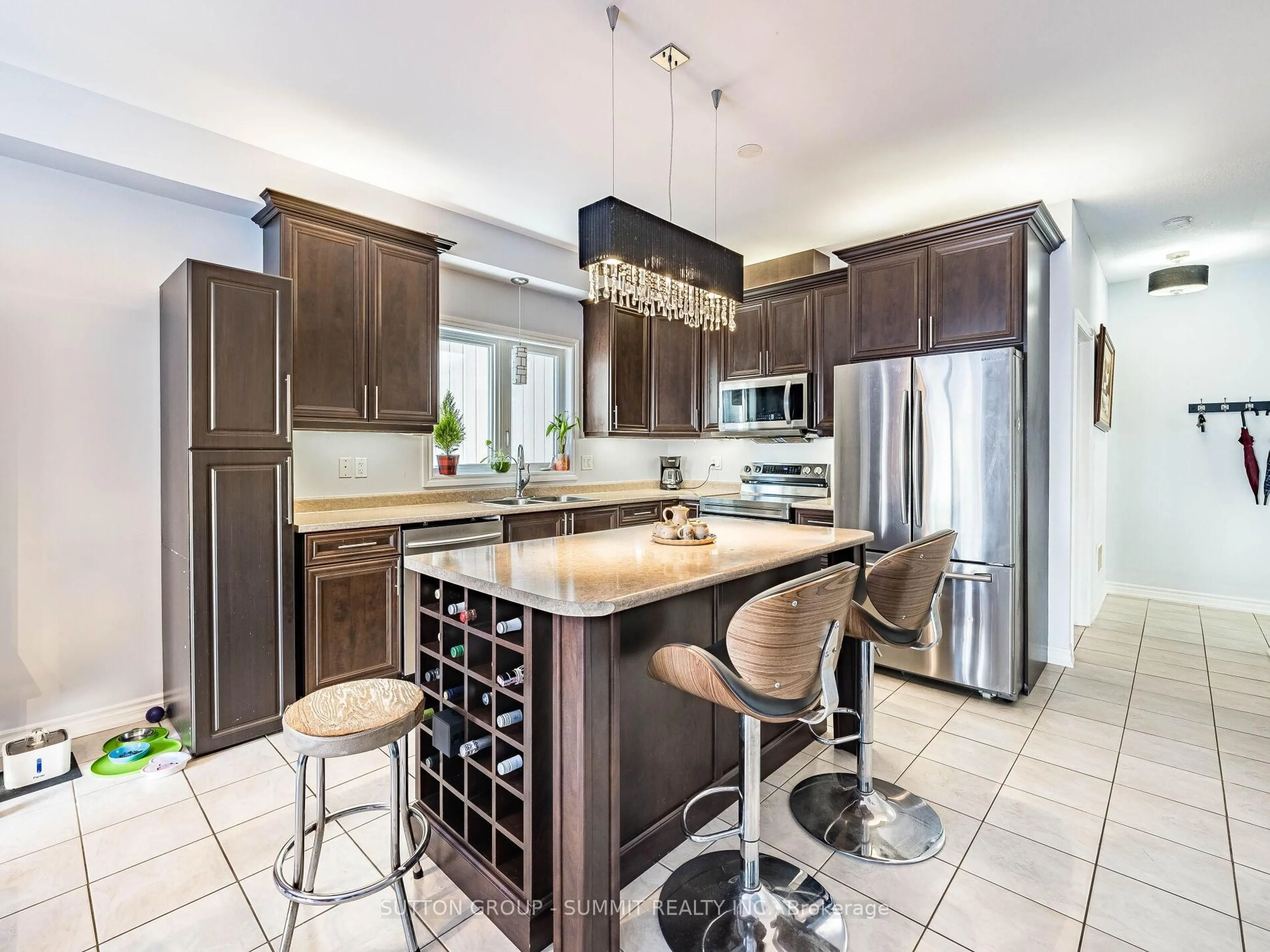 Contemporary kitchen, ceramic/tile floor for 20 Warman St, New Tecumseth Ontario L9R 0B9