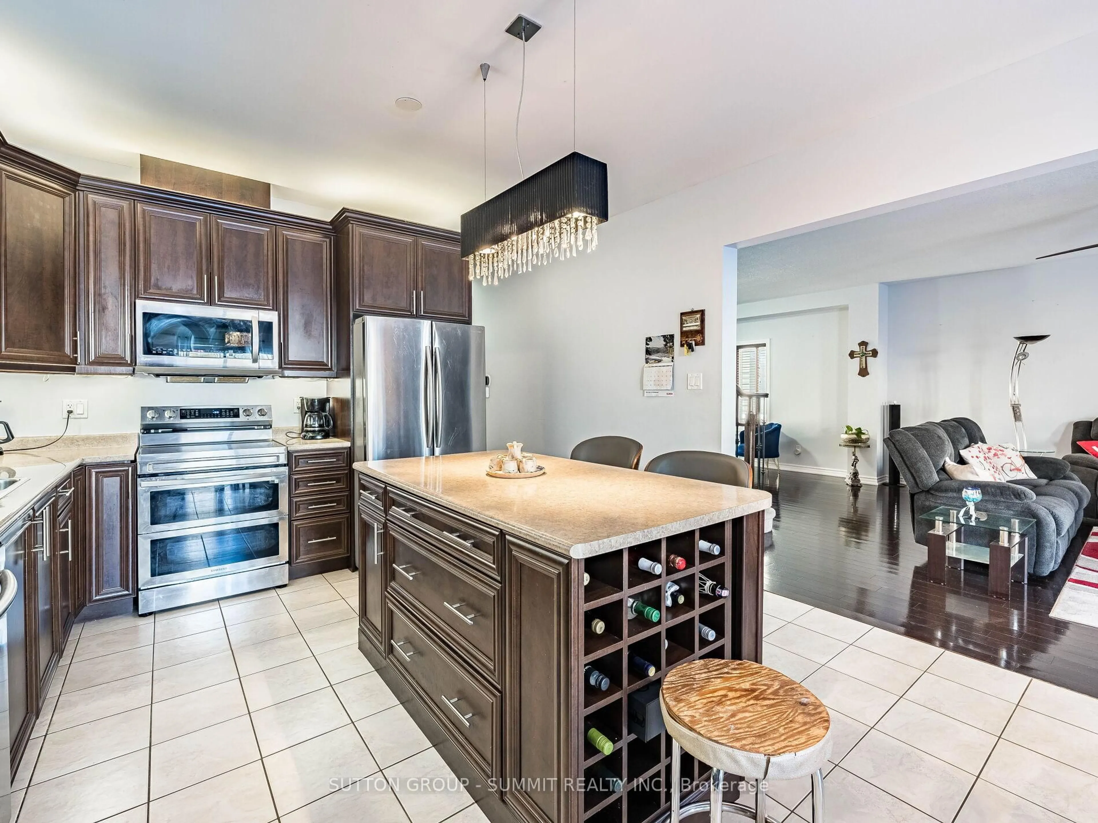 Open concept kitchen, ceramic/tile floor for 20 Warman St, New Tecumseth Ontario L9R 0B9