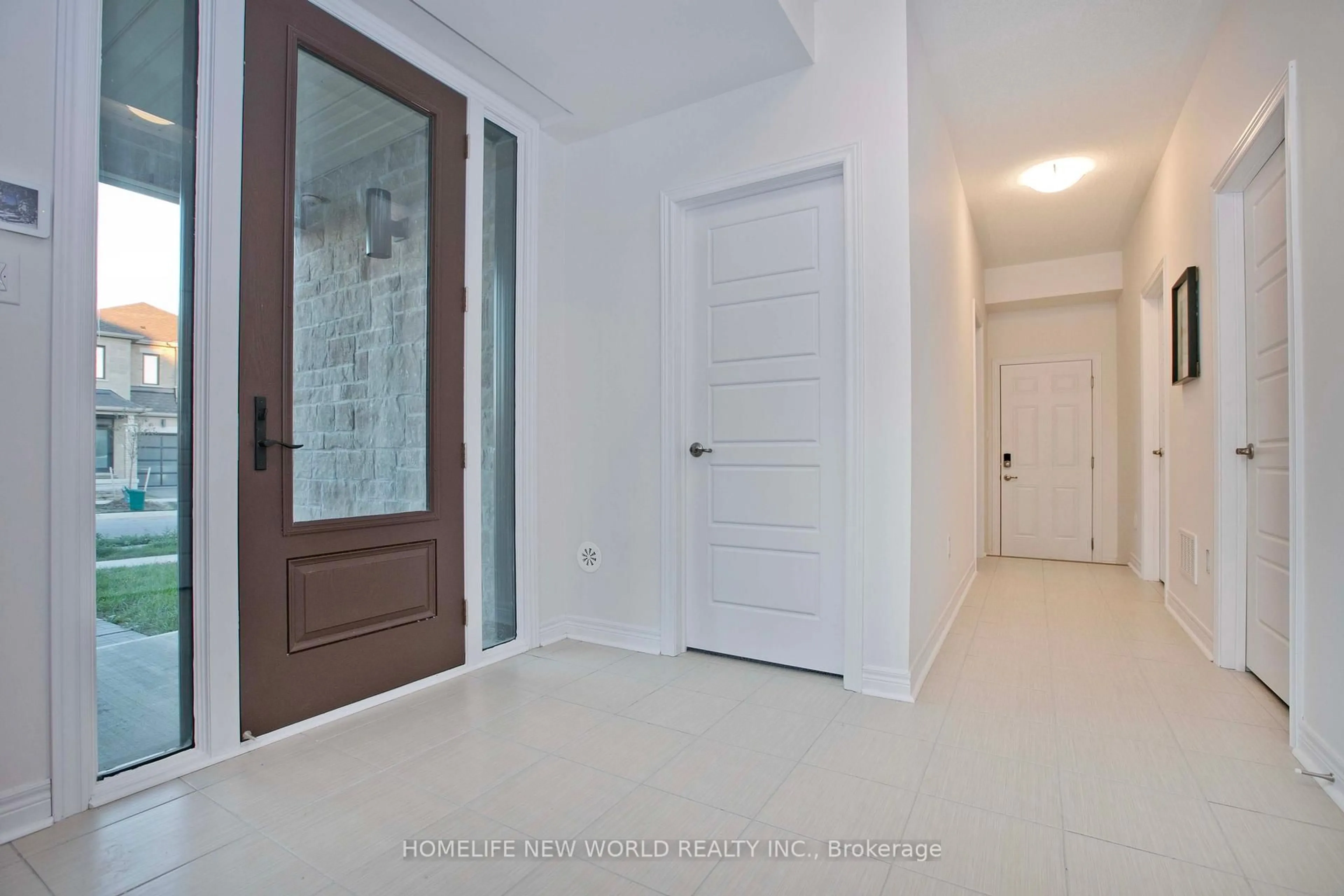 Indoor entryway for 117 Mumbai Dr, Markham Ontario L3S 0G3