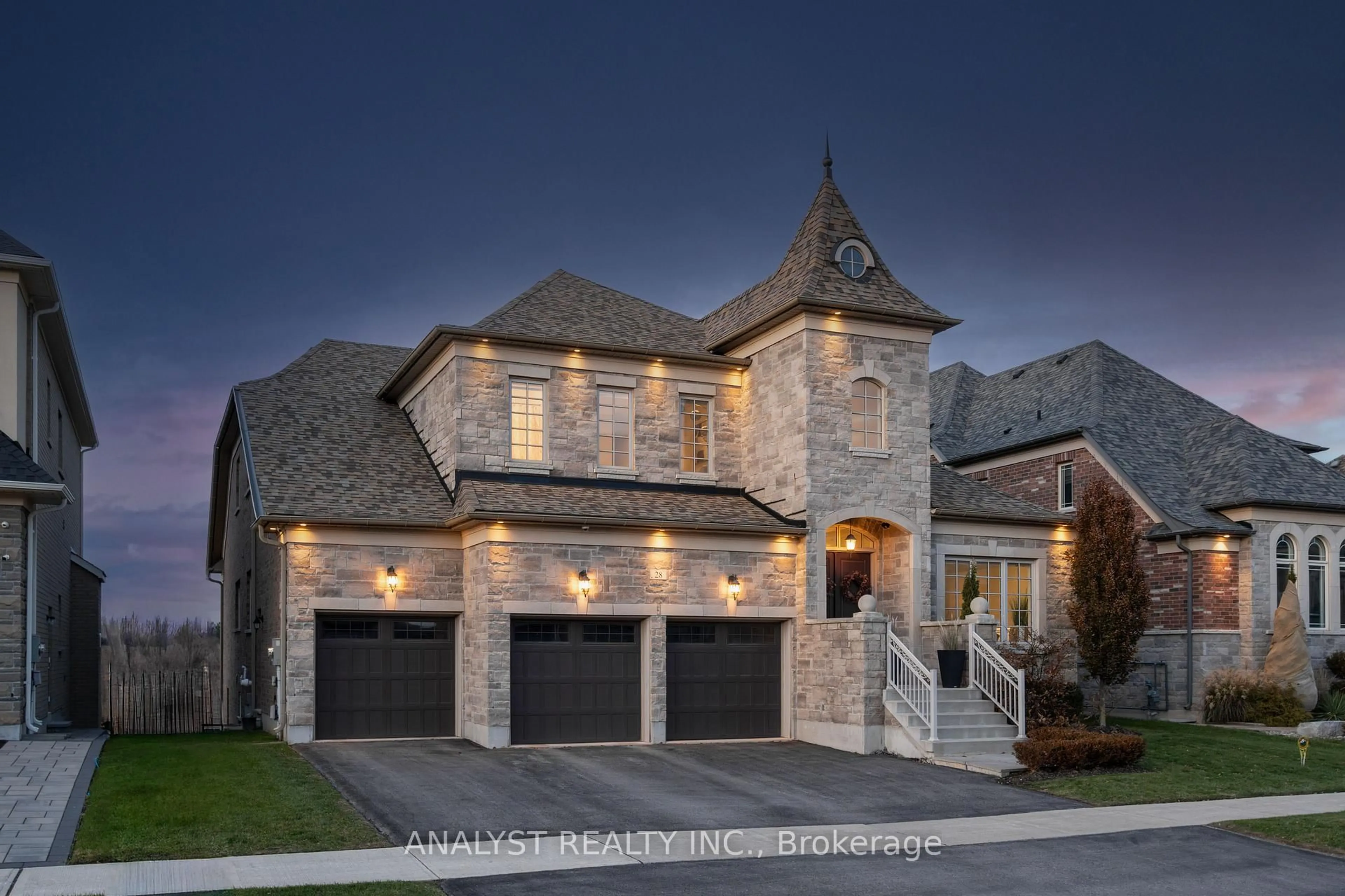 Home with brick exterior material, street for 28 Coppermine Crt, King Ontario L7B 0A5