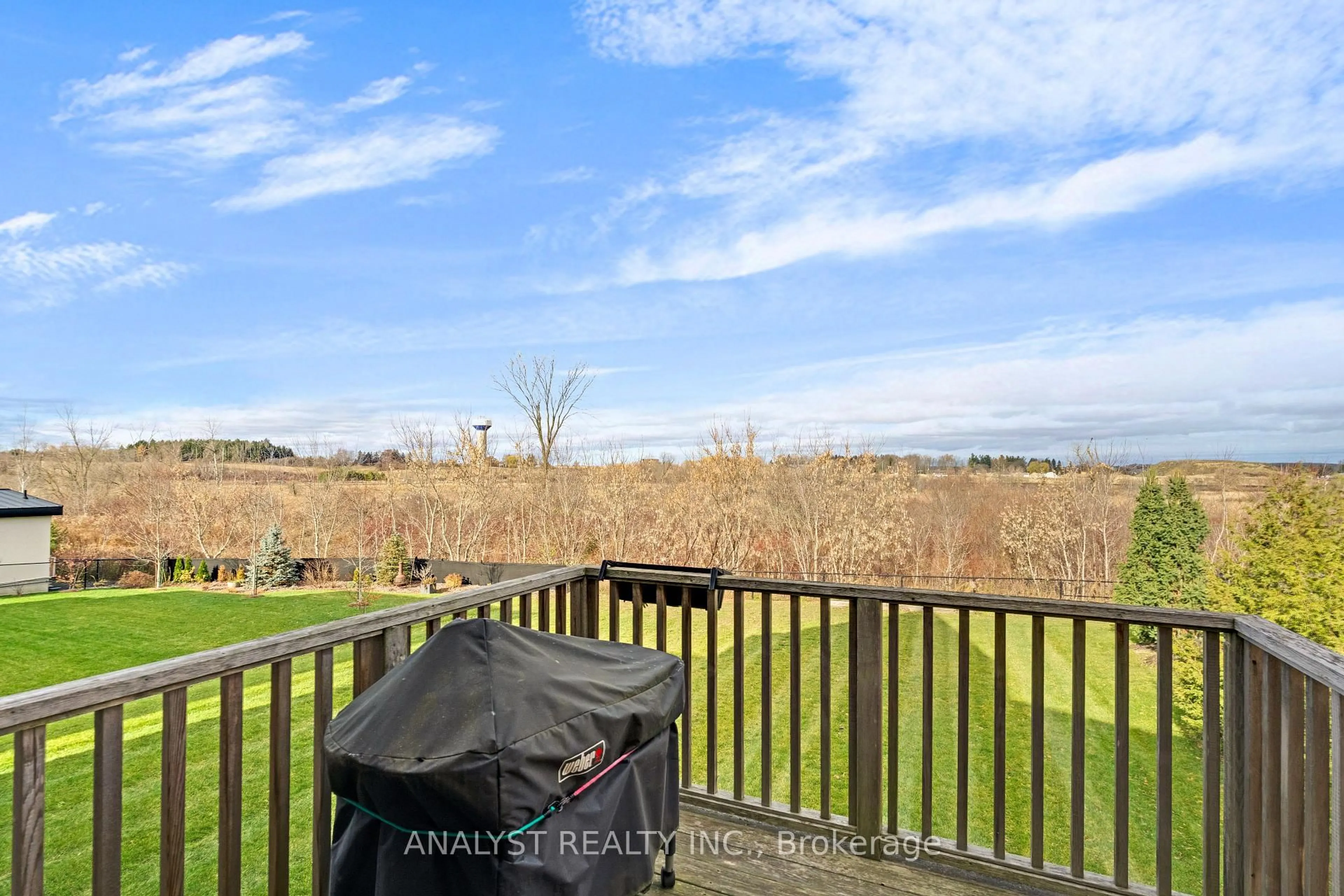 A pic from outside/outdoor area/front of a property/back of a property/a pic from drone, water/lake/river/ocean view for 28 Coppermine Crt, King Ontario L7B 0A5