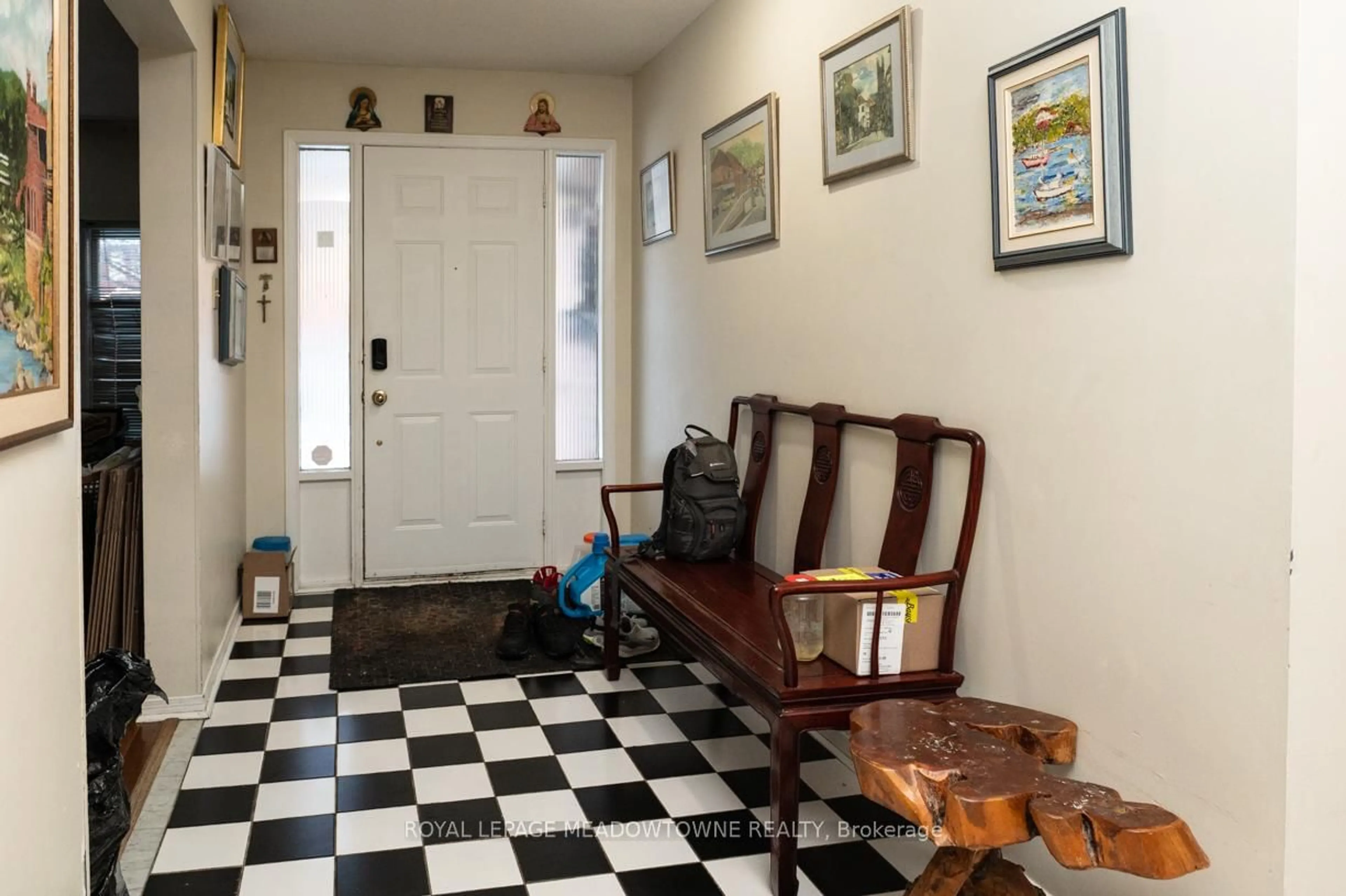 Indoor foyer for 9 Hanna Ave, Richmond Hill Ontario L4B 1Y6