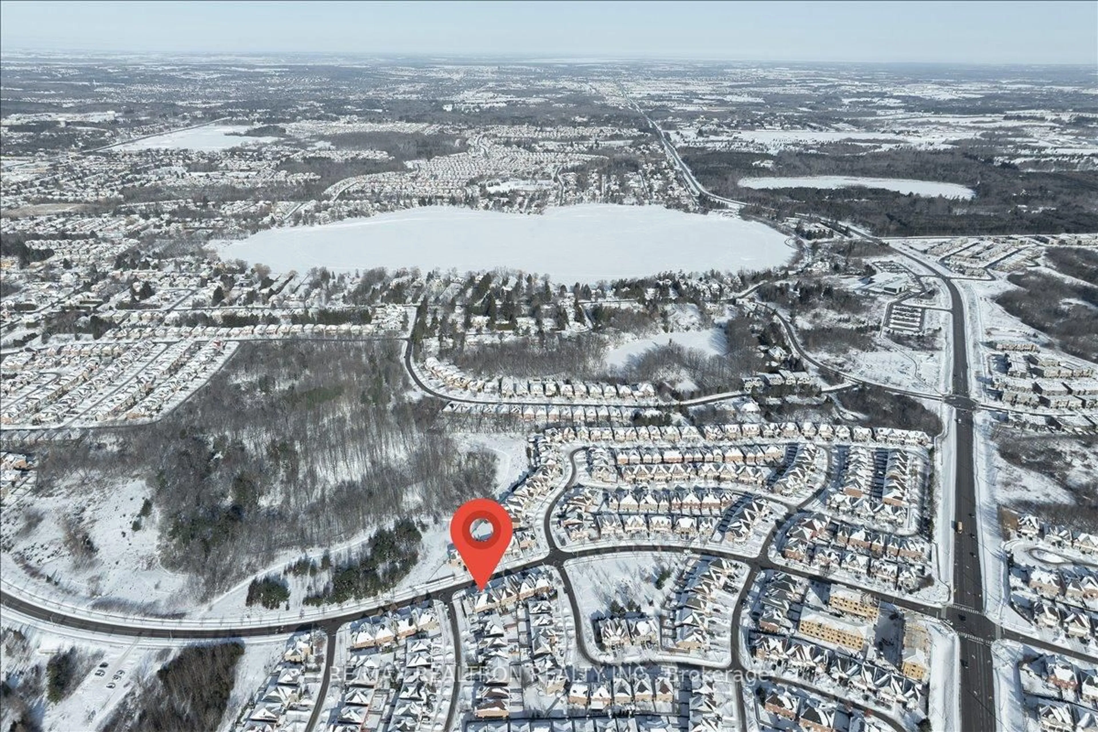 A pic from outside/outdoor area/front of a property/back of a property/a pic from drone, unknown for 379 Old Colony Rd, Richmond Hill Ontario L4E 5B2