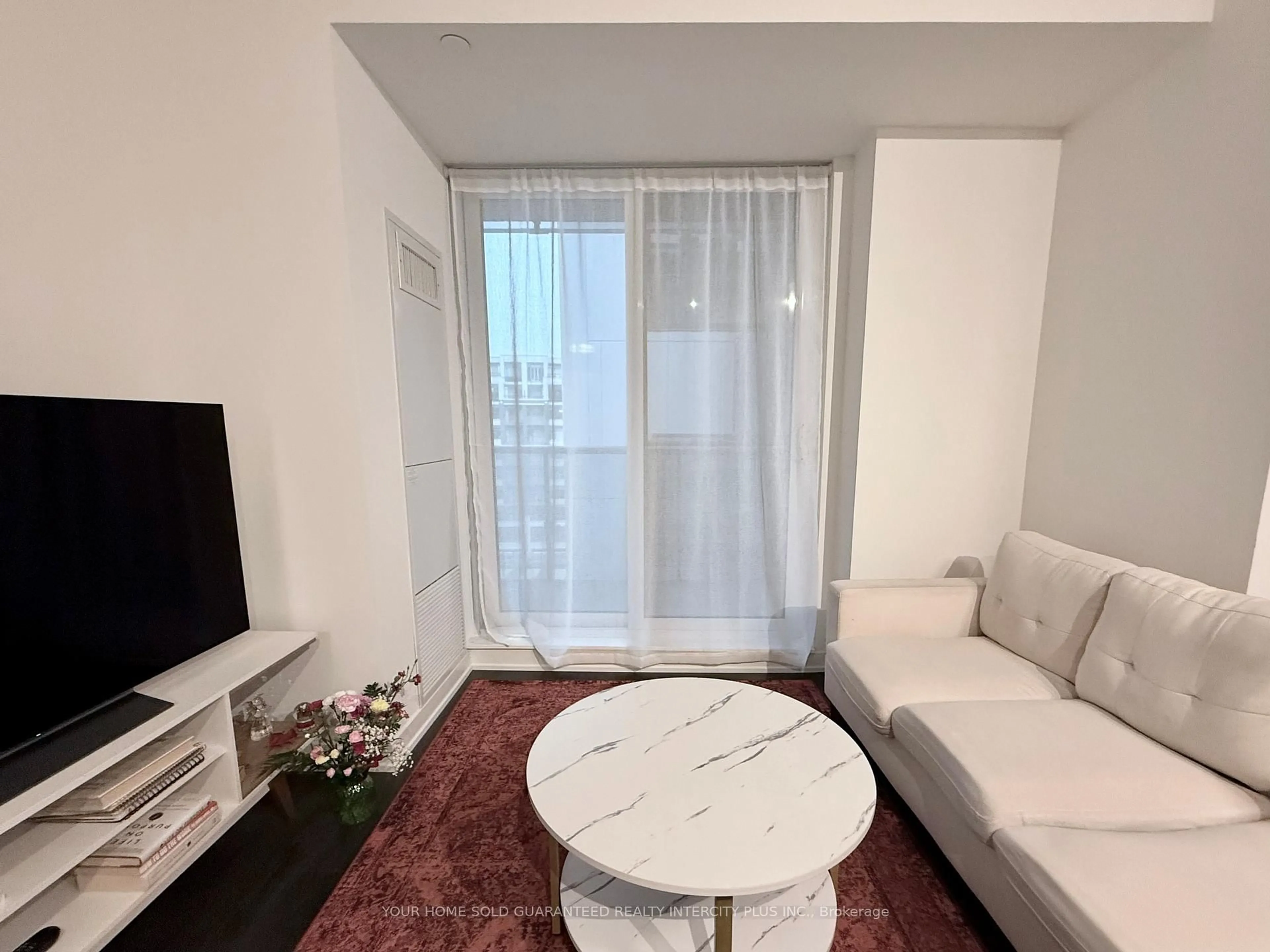 Living room with furniture, floor is not visible for 292 Verdale Crossing #B917, Markham Ontario L6G 0H6